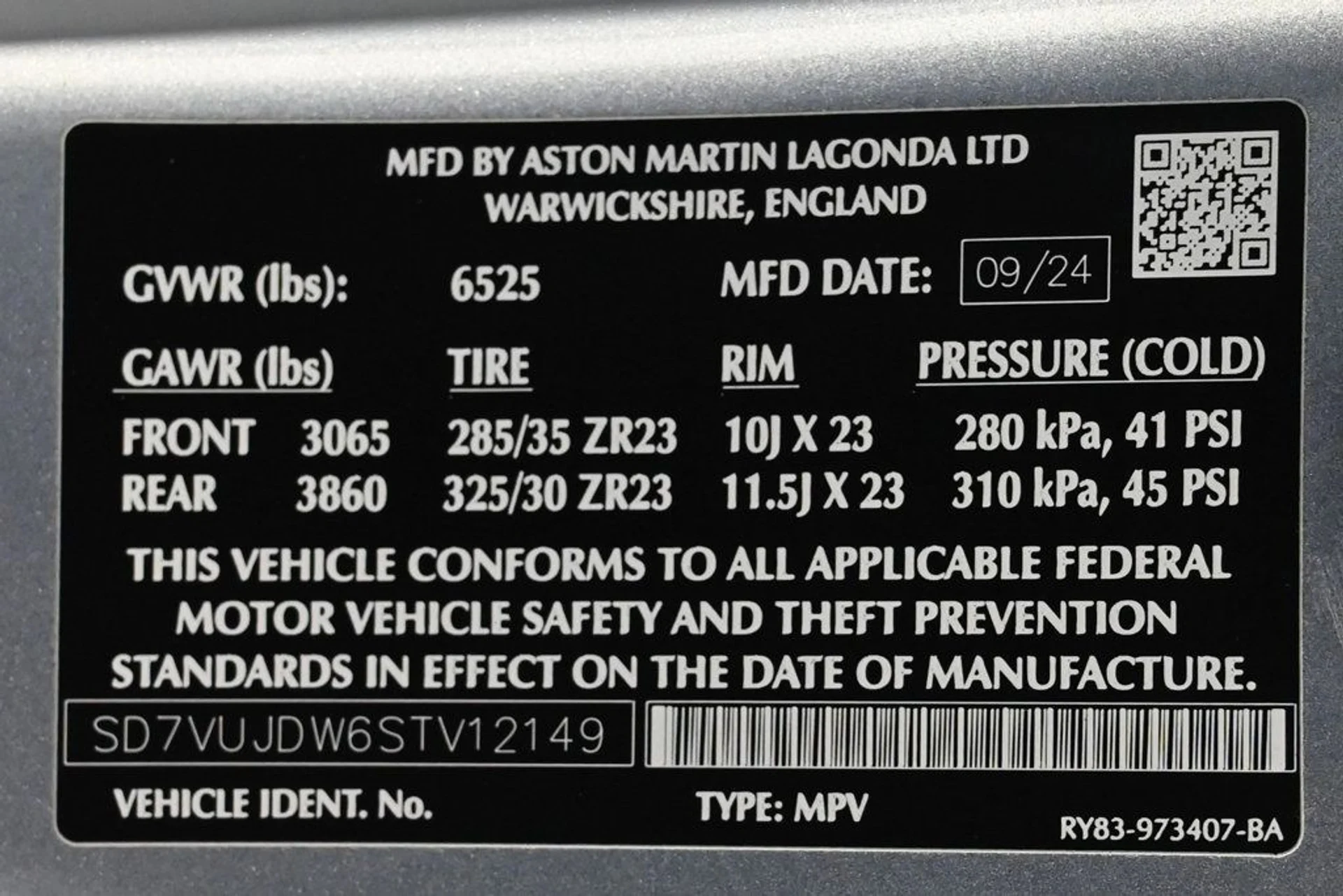 mph031_885825948_used_2025_aston_martin_dbx_707_11350_22931287_31_1024_4d5c2f24a9