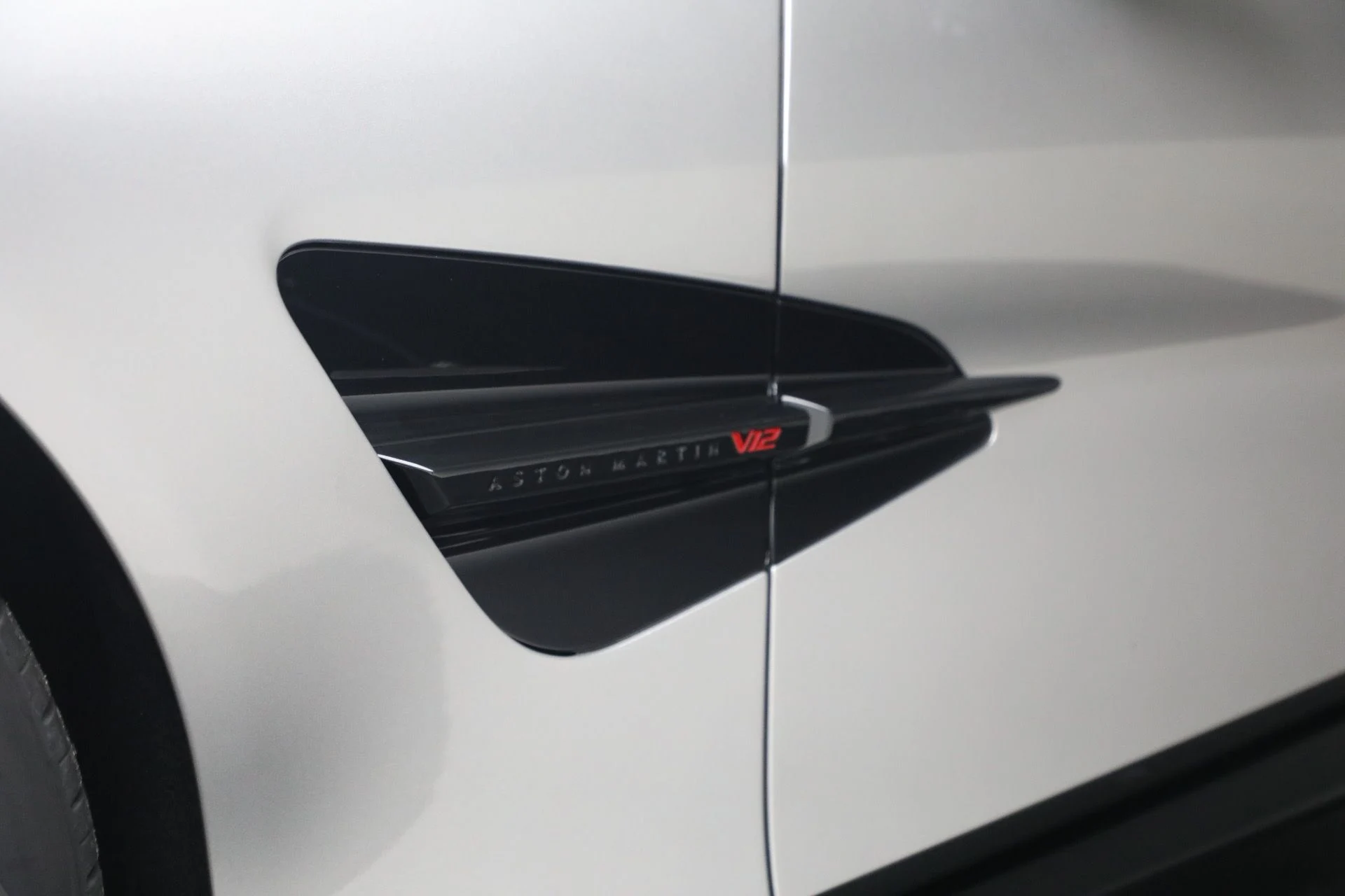 mph031_894140026_New_2026_Aston_Martin_Vanquish_1767630425_ea1a0a9cbb