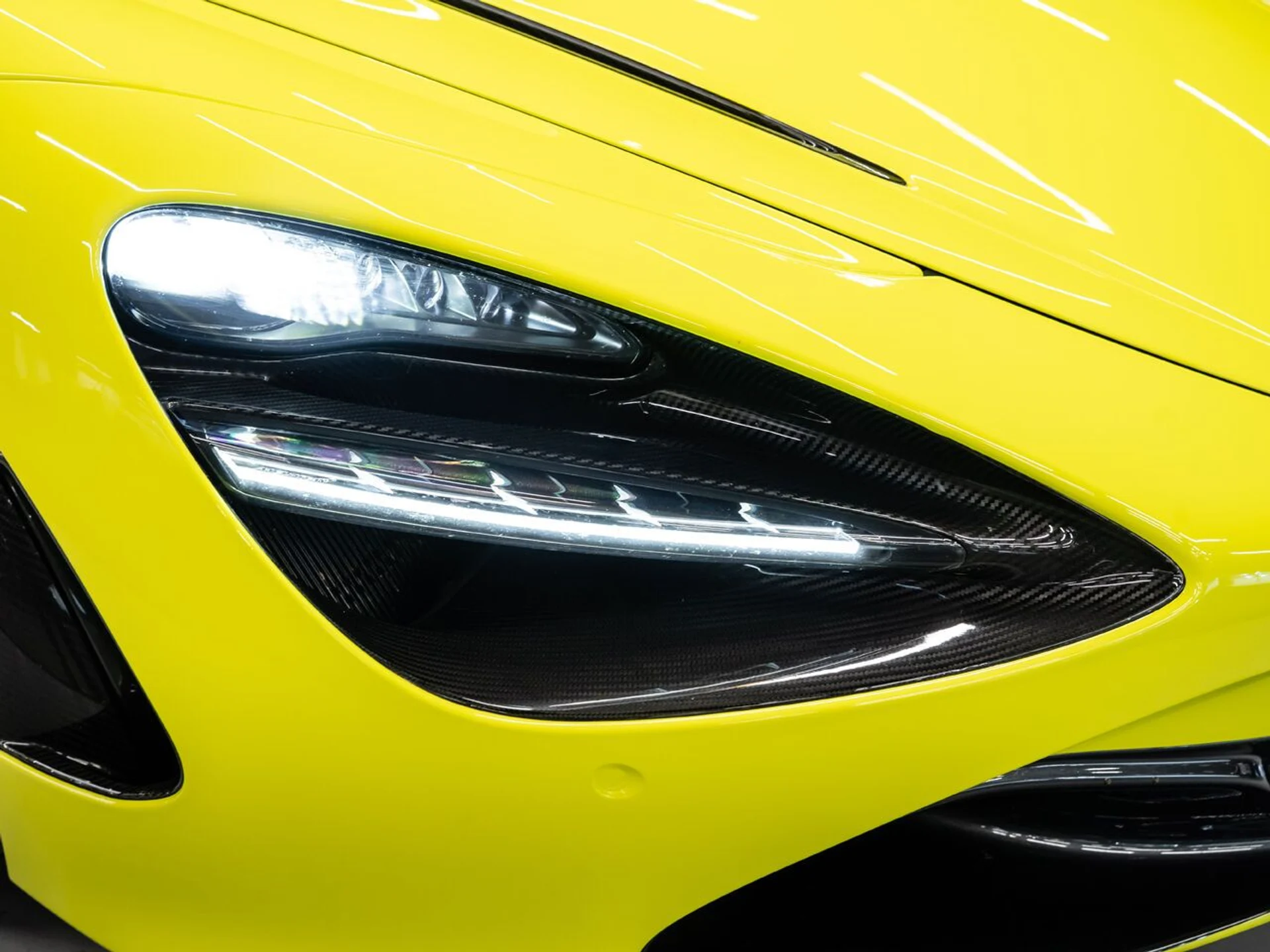 mph031_897567685_mclaren_720s_2018_0d9f81648d