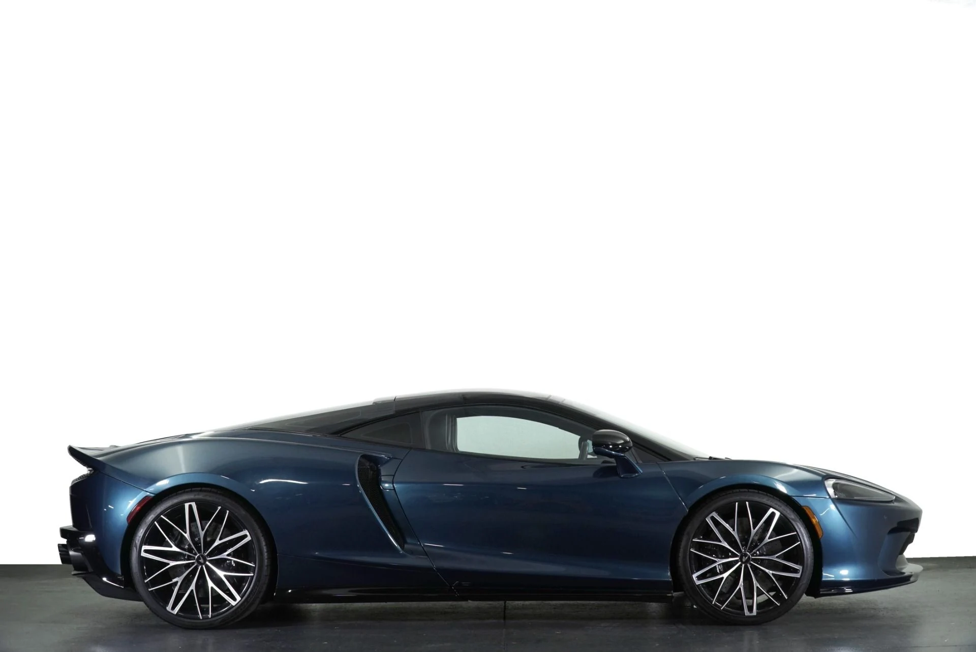 mph031_901058413_Used_2023_Mc_Laren_GT_1764782426_cc8b43957f