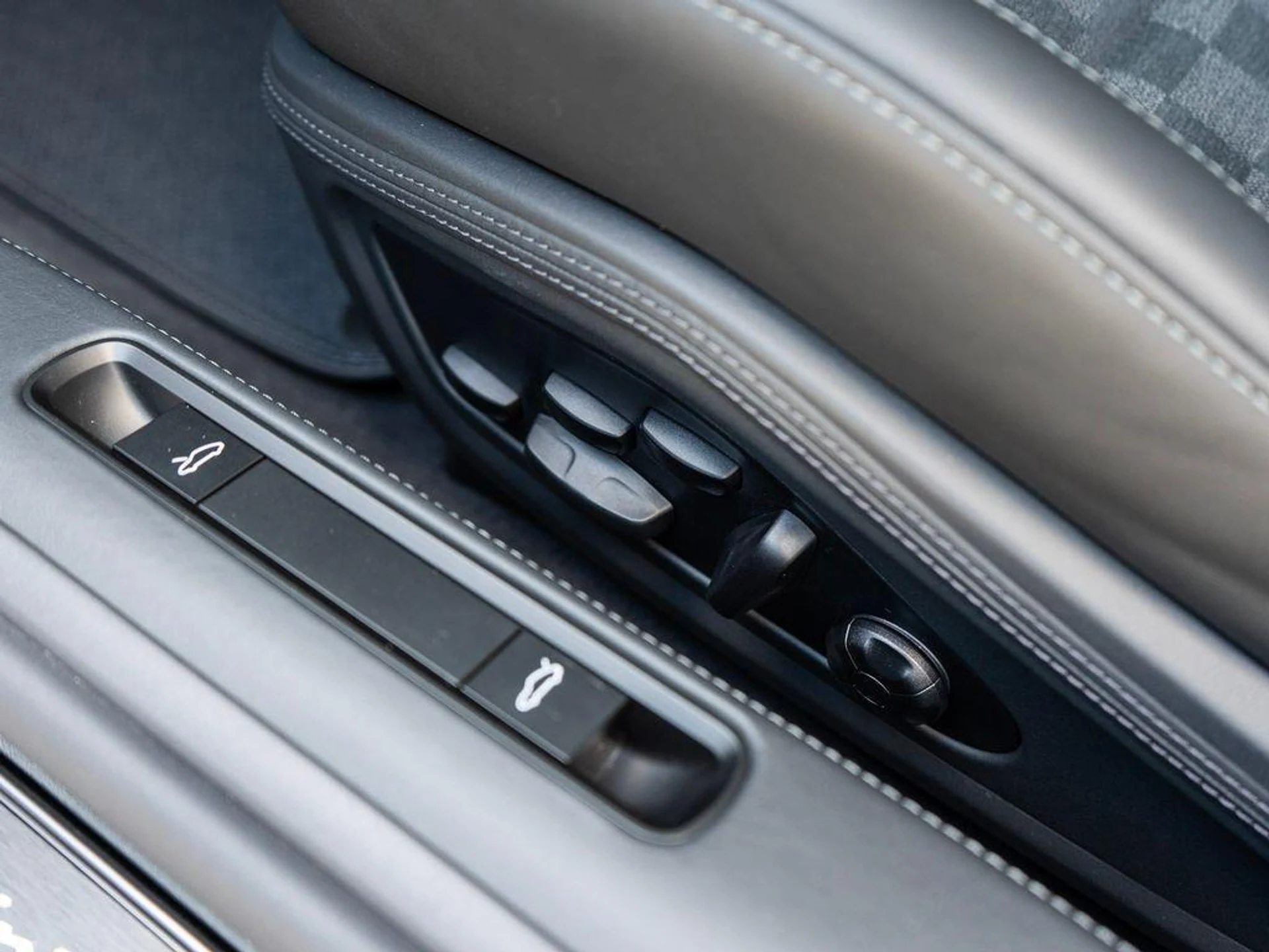 mph031_919311303_a_diadl_E8hz_ZEGWI_3o_MKG_Qiu_no_d078ae56b6