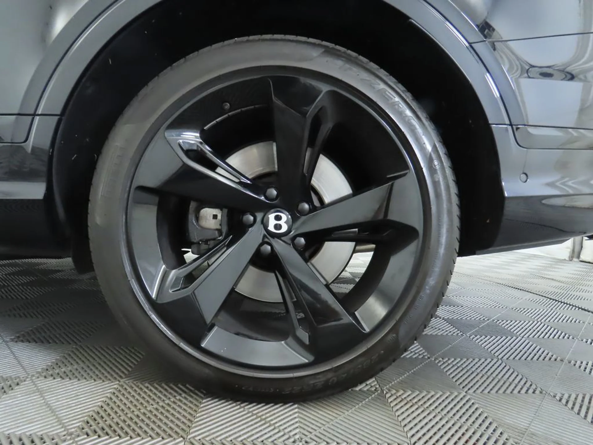 mph031_926387742_used_2023_bentley_bentayga_ewb_8119_22900823_32_1024_5ff13761ee