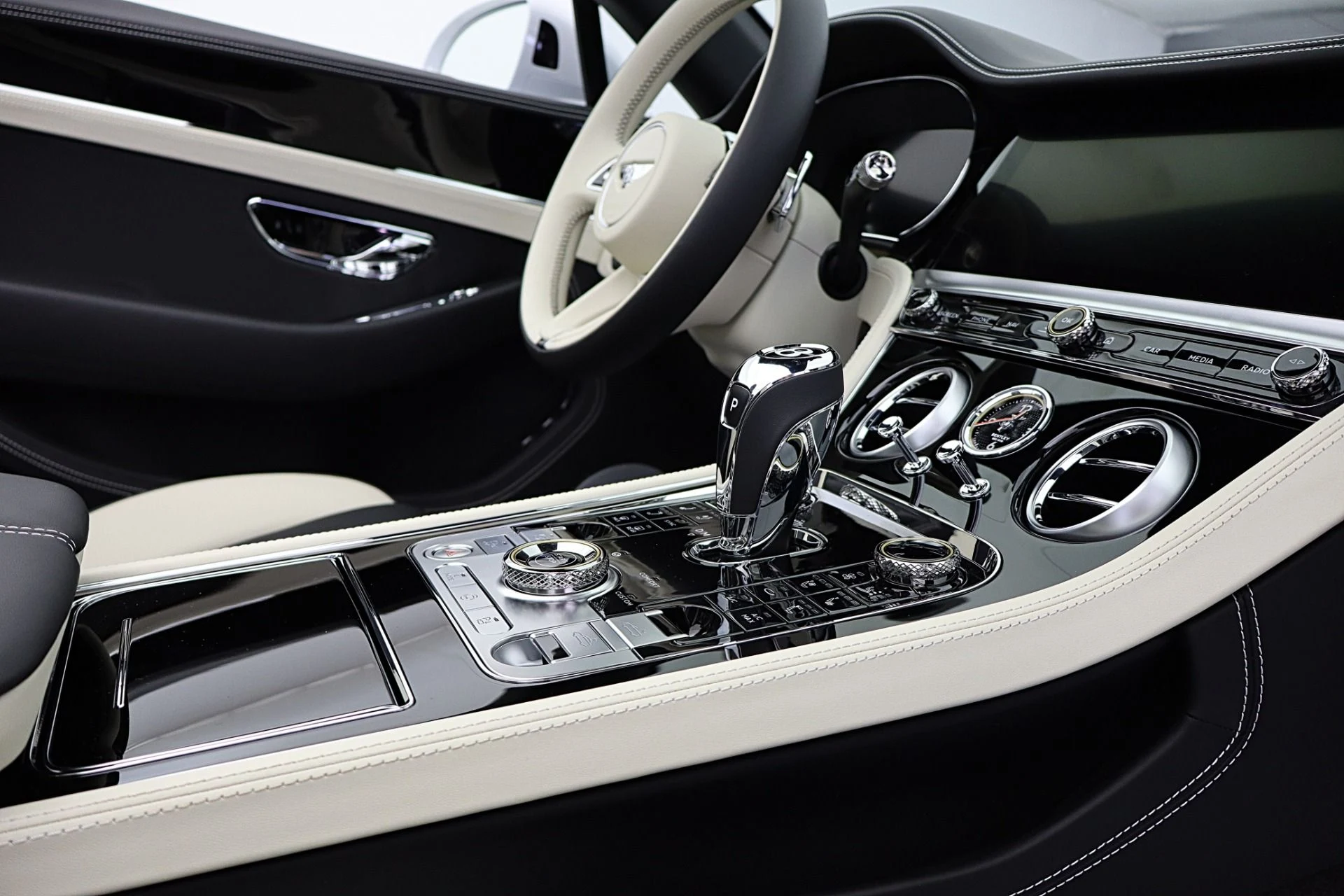 mph031_927074593_New_2026_Bentley_Continental_GTC_S_61c79ef9f1