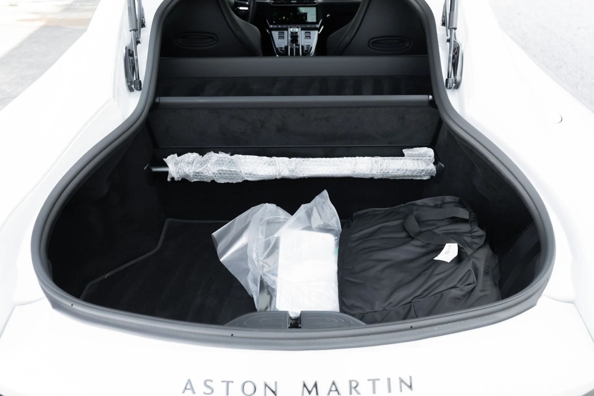 mph031_92928030_Used_2025_Aston_Martin_Vantage_1778624403_500f9be810