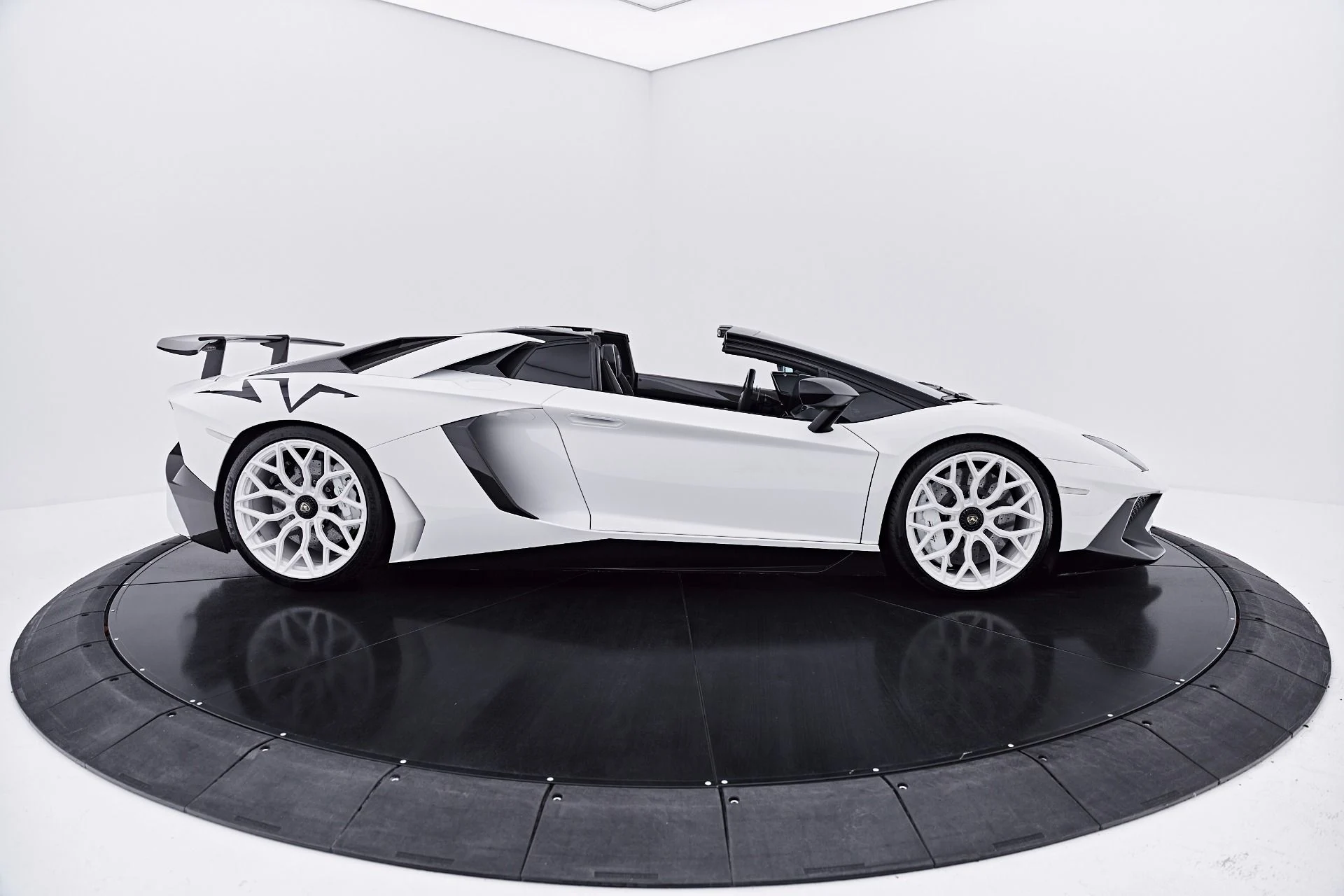 mph031_929561503_Used_2016_Lamborghini_Aventador_LP_750_4_Super_Veloce_1785199425_7903ec3c6c