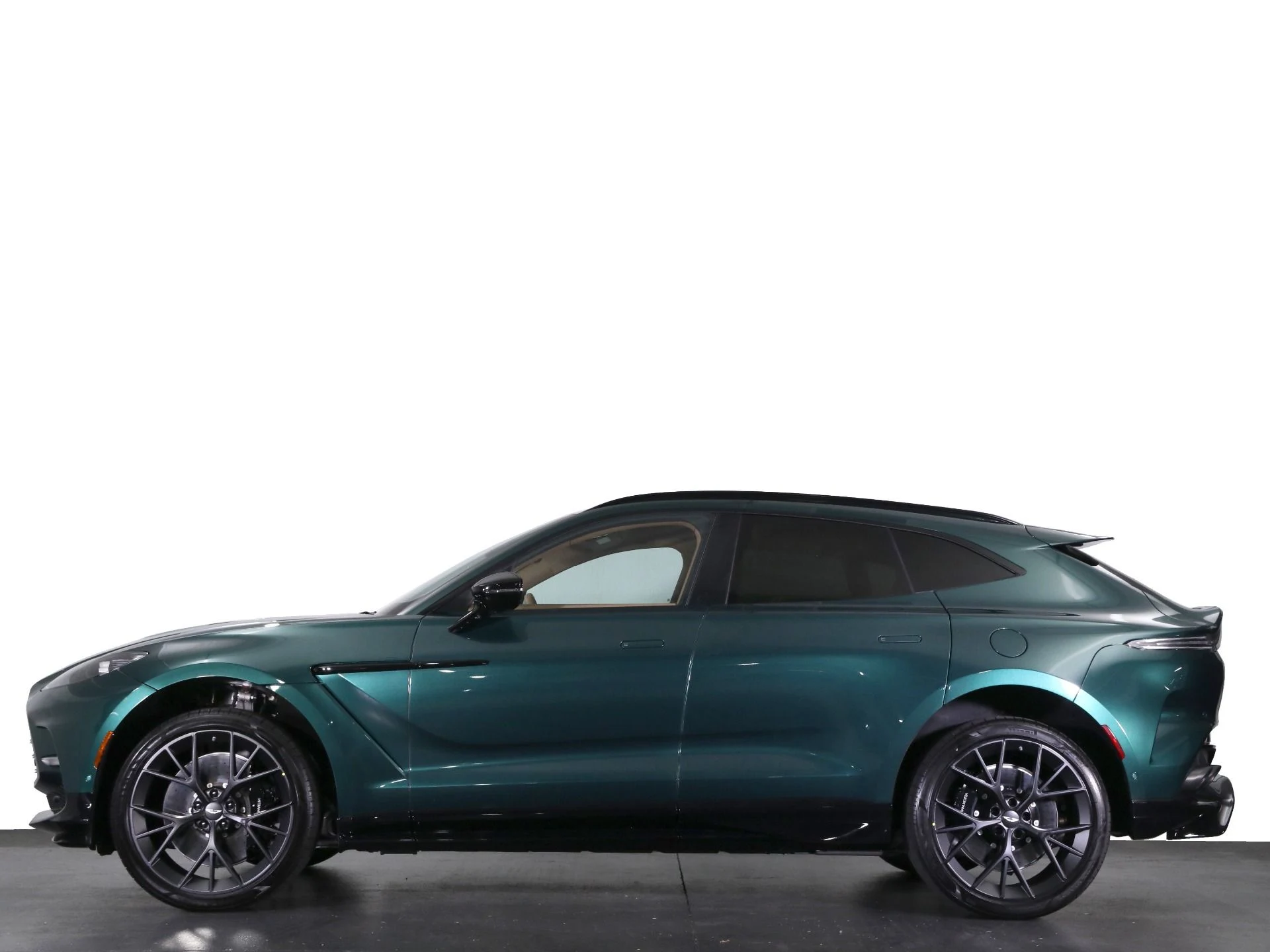 mph031_938791719_New_2025_Aston_Martin_DBX_707_1758482676_1725ba7fdd