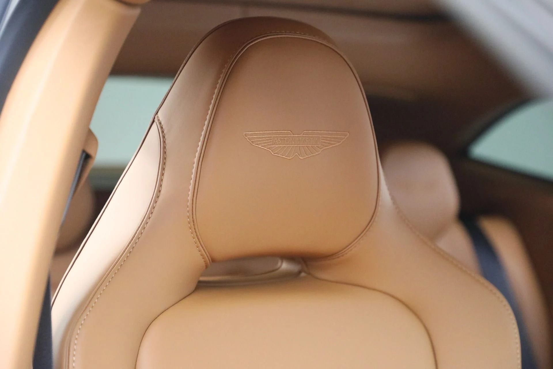 mph031_939103579_New_2026_Aston_Martin_DBX_707_1770419667_3f2e99a7d5