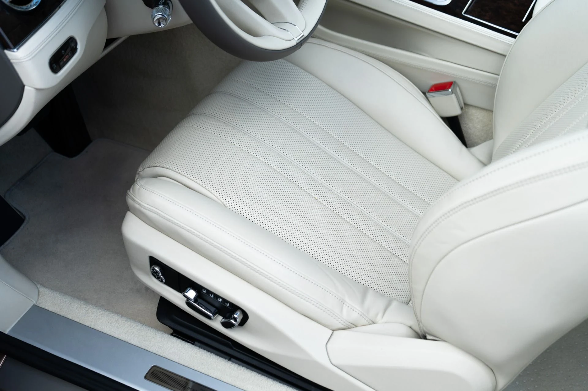 mph031_939350352_Used_2022_Bentley_Continental_GTC_V8_1789509721_f20ef44a60
