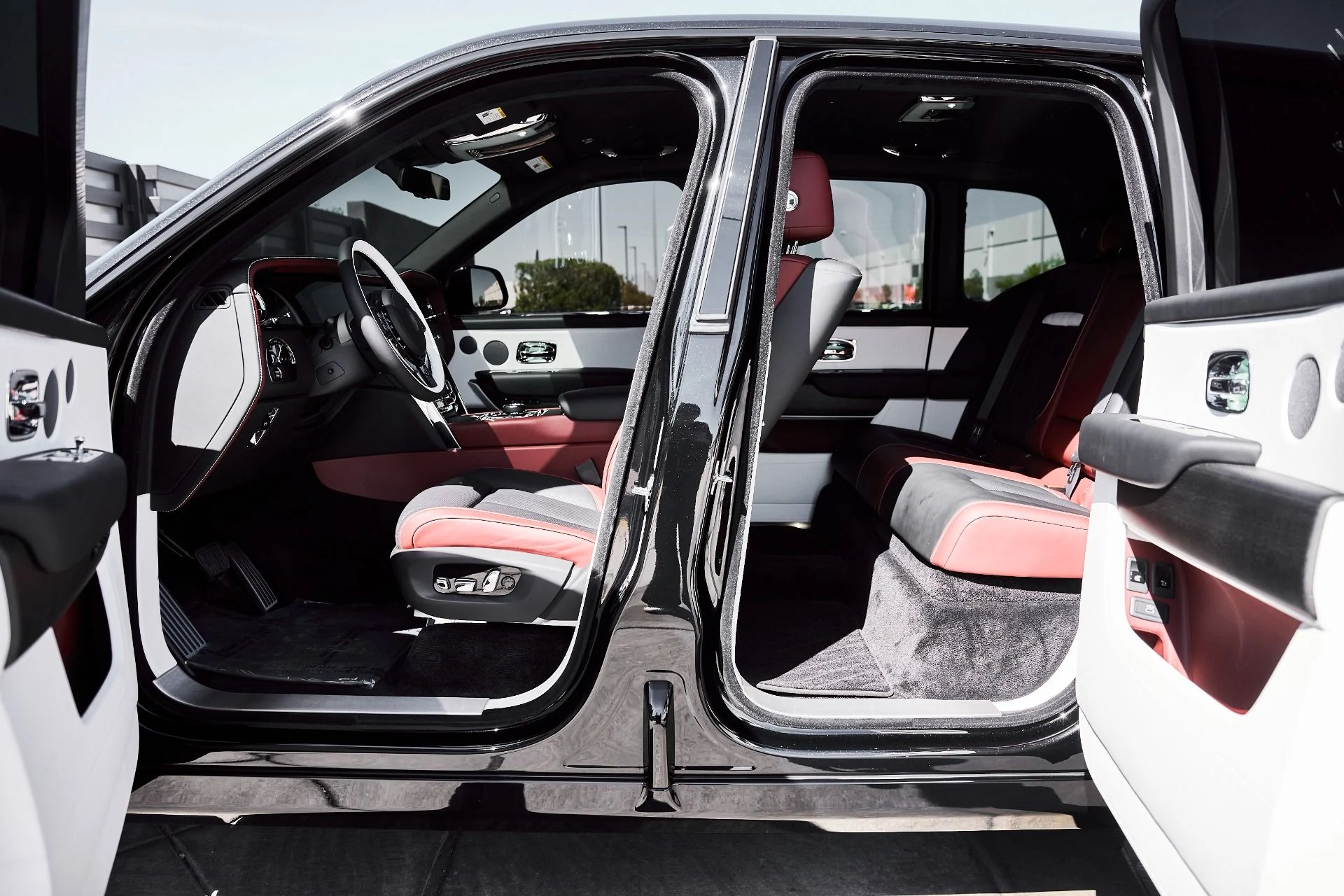 mph031_940972850_Used_2026_Rolls_Royce_Cullinan_1774544497_2c673e75f9