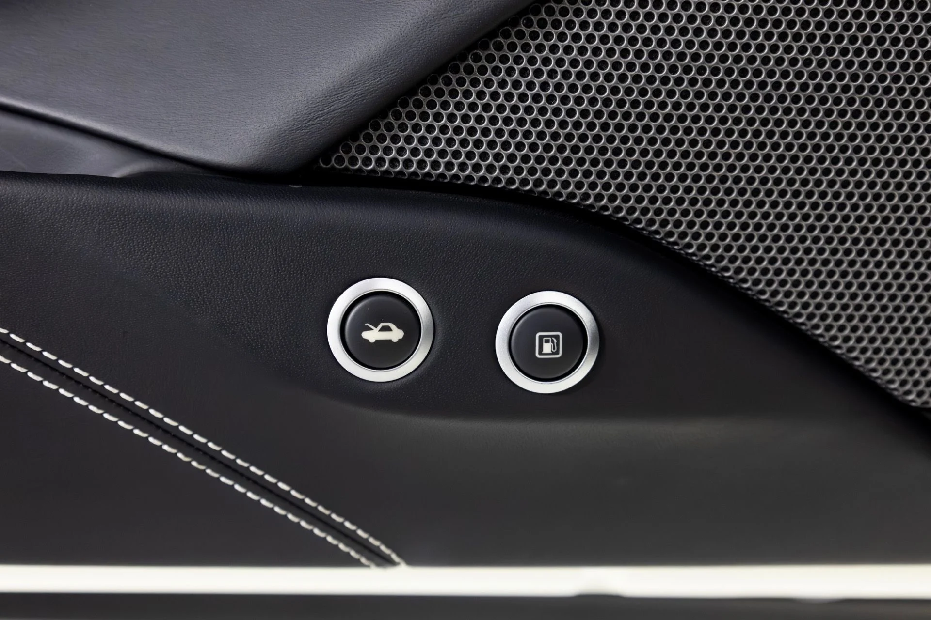 mph031_946772436_Used_2018_Ferrari_488_Spider_1768934438_9ff883f52d