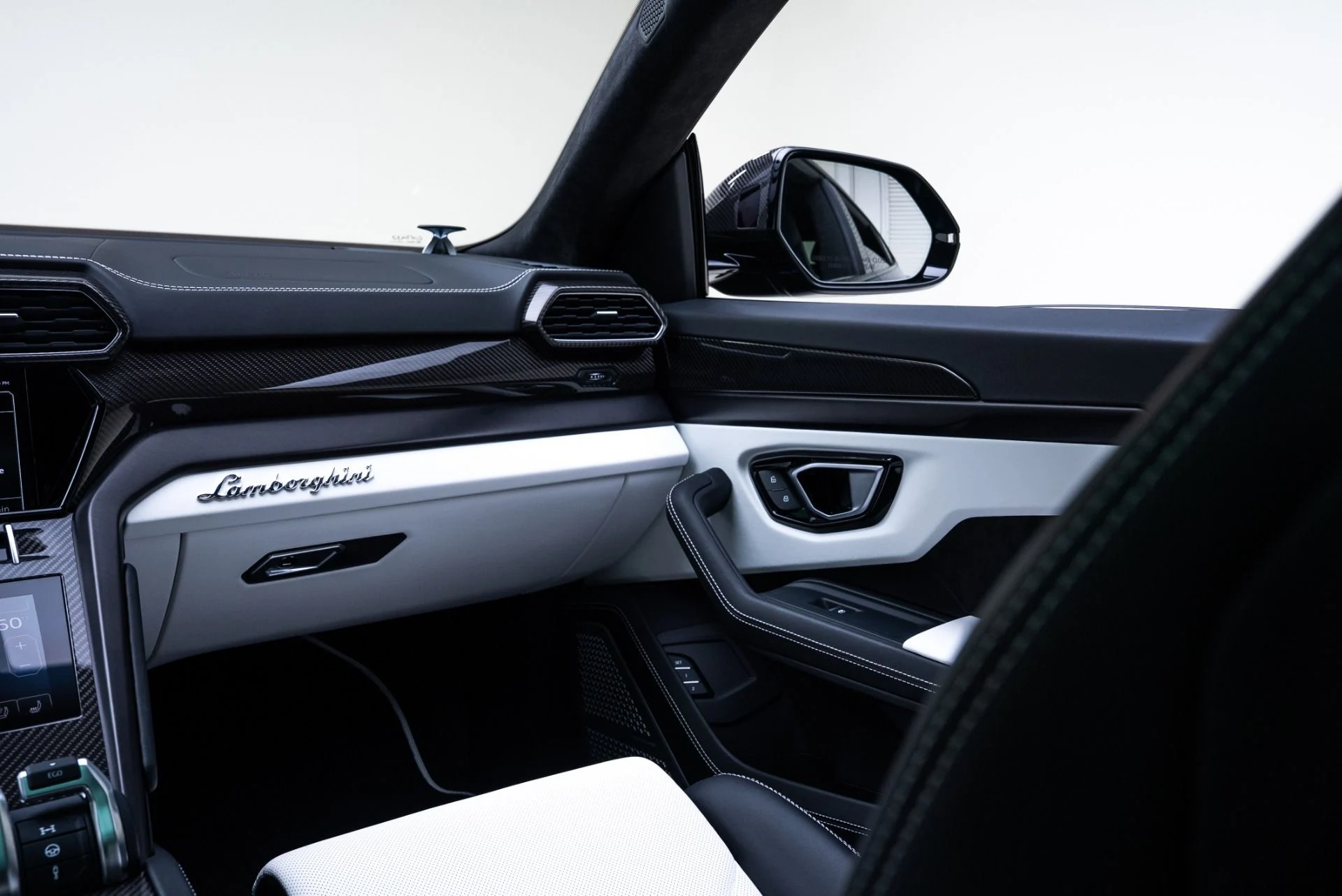 mph031_947665727_Used_2022_Lamborghini_Urus_1775598124_478ec8d999