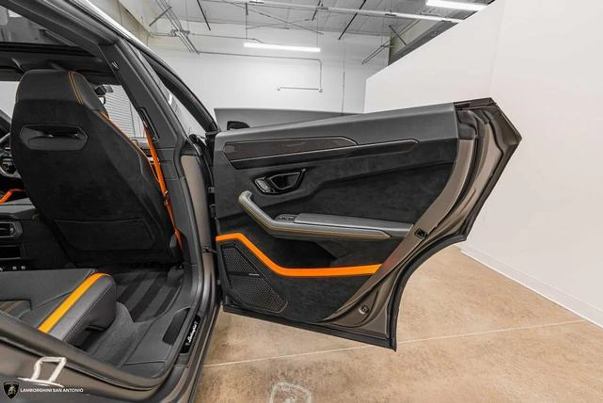 mph031_957921946_d_A_Zf7wbev_O6_BIN_48_SF_Kg78_LJXM_6dbf9a6281