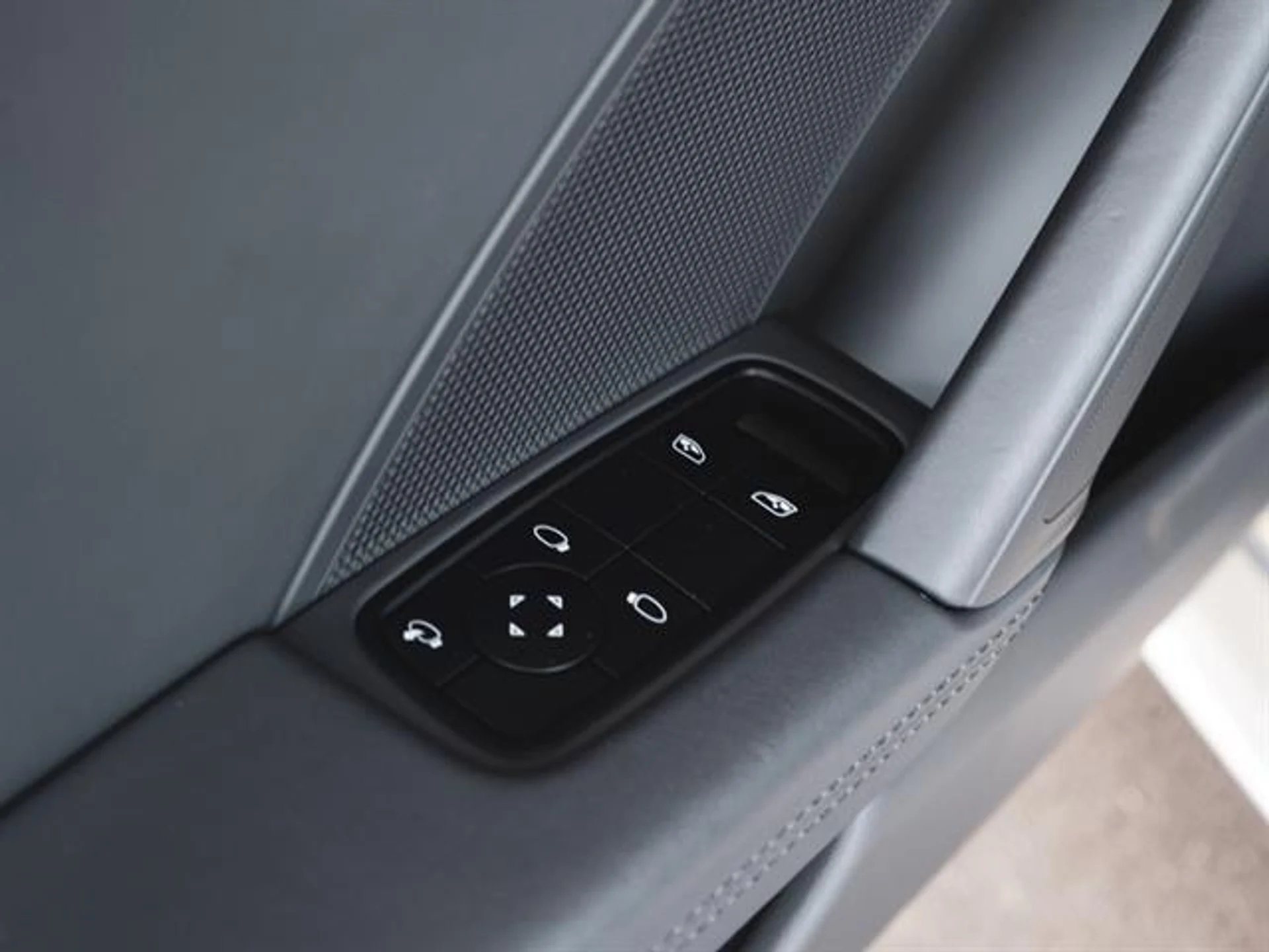 mph031_967509866_1su_U_Jr_Y_Or_FG_a_Vo_Cd5_H_Dc5i_Vv4_d7d81b3281