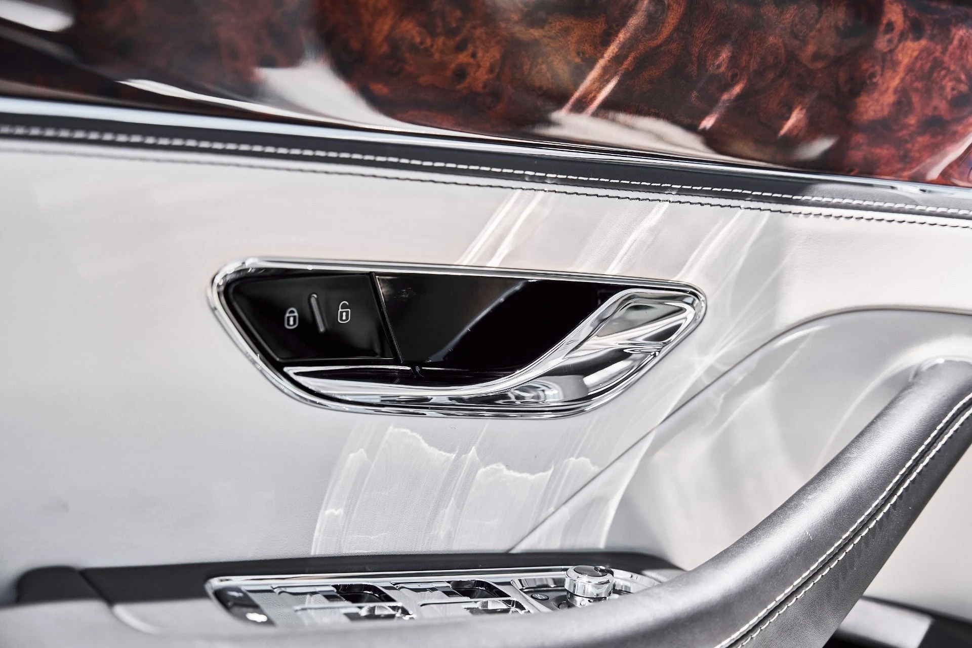 mph031_971158429_Used_2021_Bentley_Flying_Spur_V8_1780617127_ff0892856c