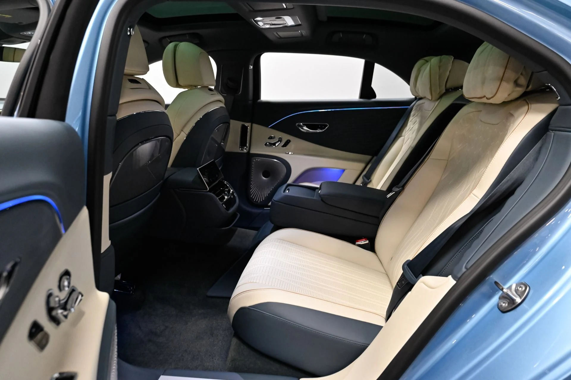 mph031_991136267_Used_2022_Bentley_Flying_Spur_V8_1790876824_5d808a9597