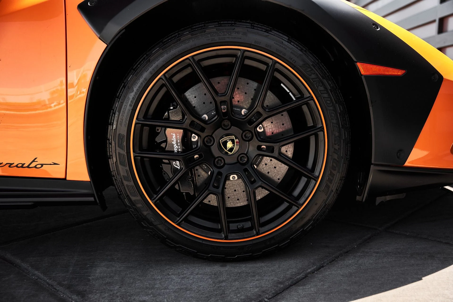 mph031_996037682_Used_2023_Lamborghini_Huracan_Sterrato_Base_1776823436_70129970a0