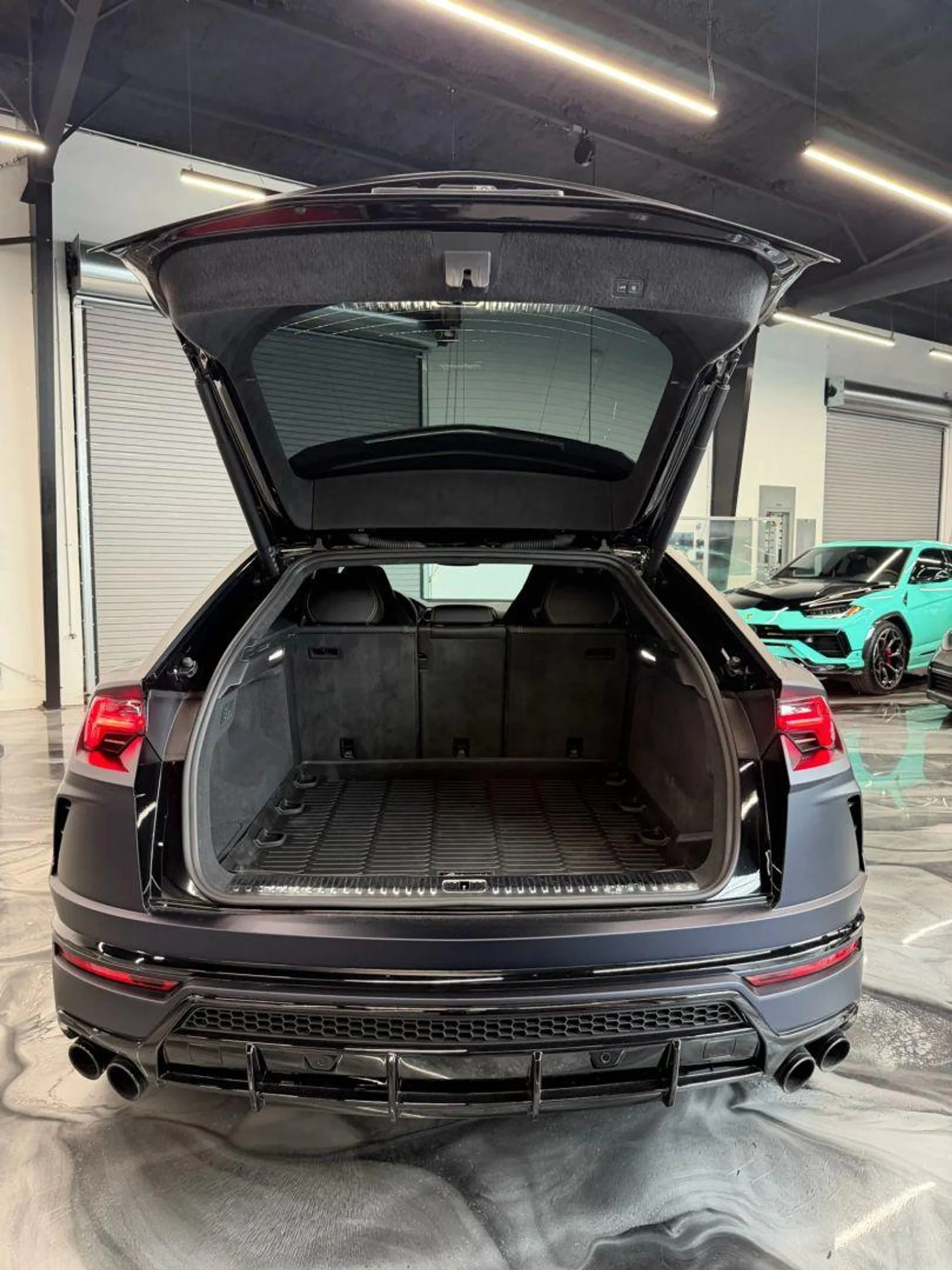 mph032_1000203156_Used_2022_Lamborghini_Urus_Sport_Utility_4_D_1784762930_e9f4f5ef8c