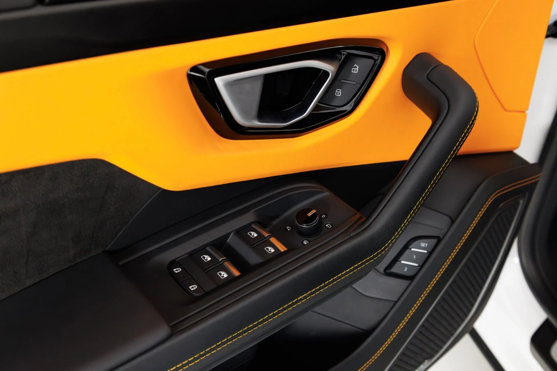 mph032_100197036_Used_2024_Lamborghini_Urus_S_1775674860_22a747a89a