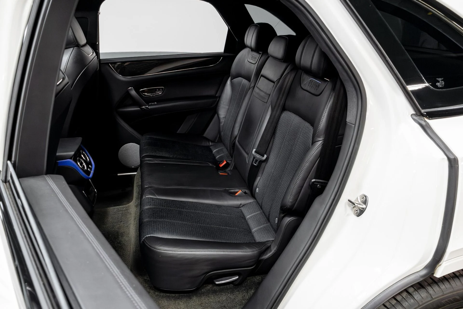 mph032_1011393976_Used_2020_Bentley_Bentayga_V8_1770245140_66d06fb992