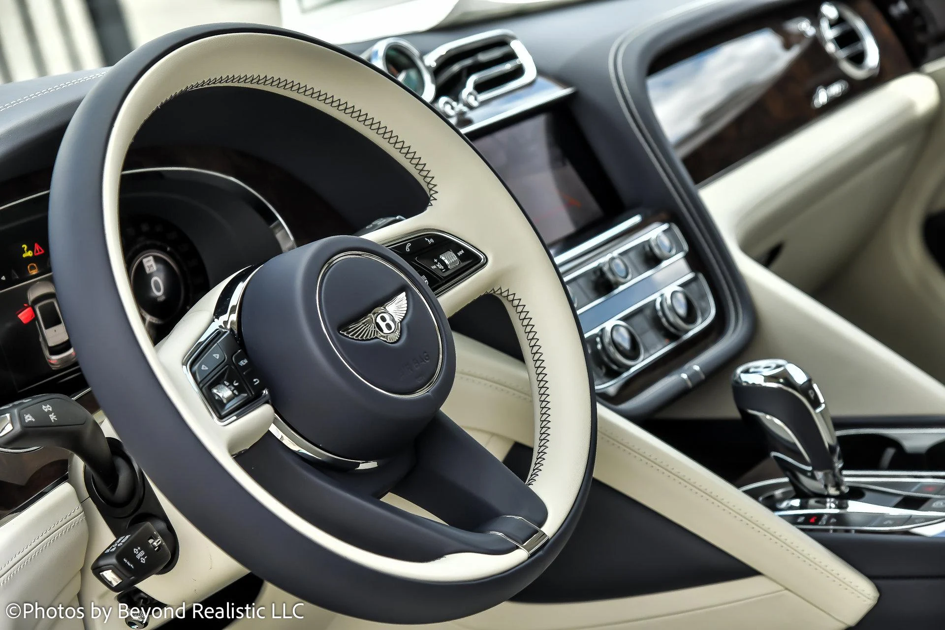 mph032_1017333342_Used_2024_Bentley_Bentayga_Azure_1760342168_cd65b3cc59