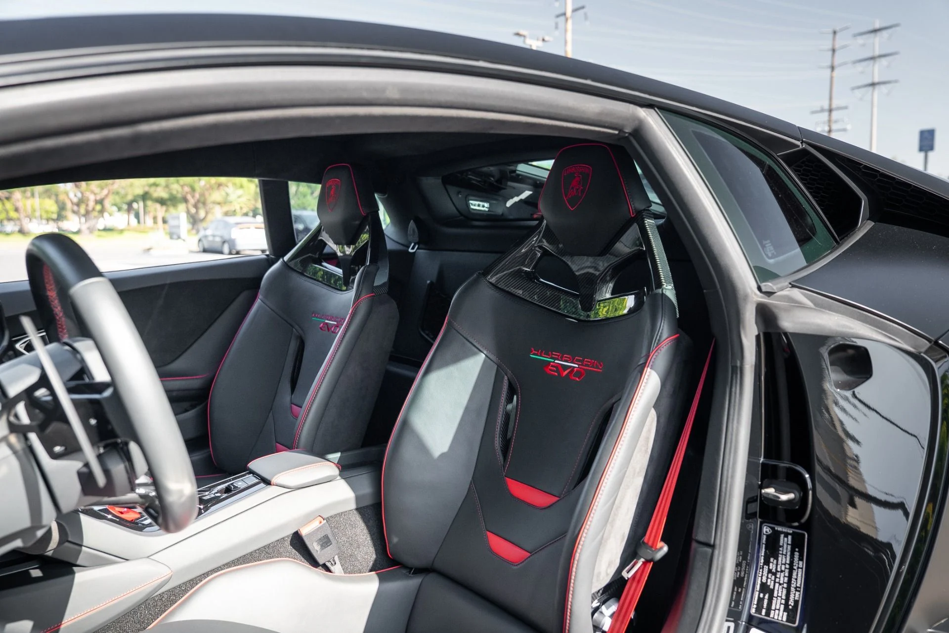 mph032_1017799074_Used_2022_Lamborghini_Huracan_EVO_1762801519_217ce68b8d