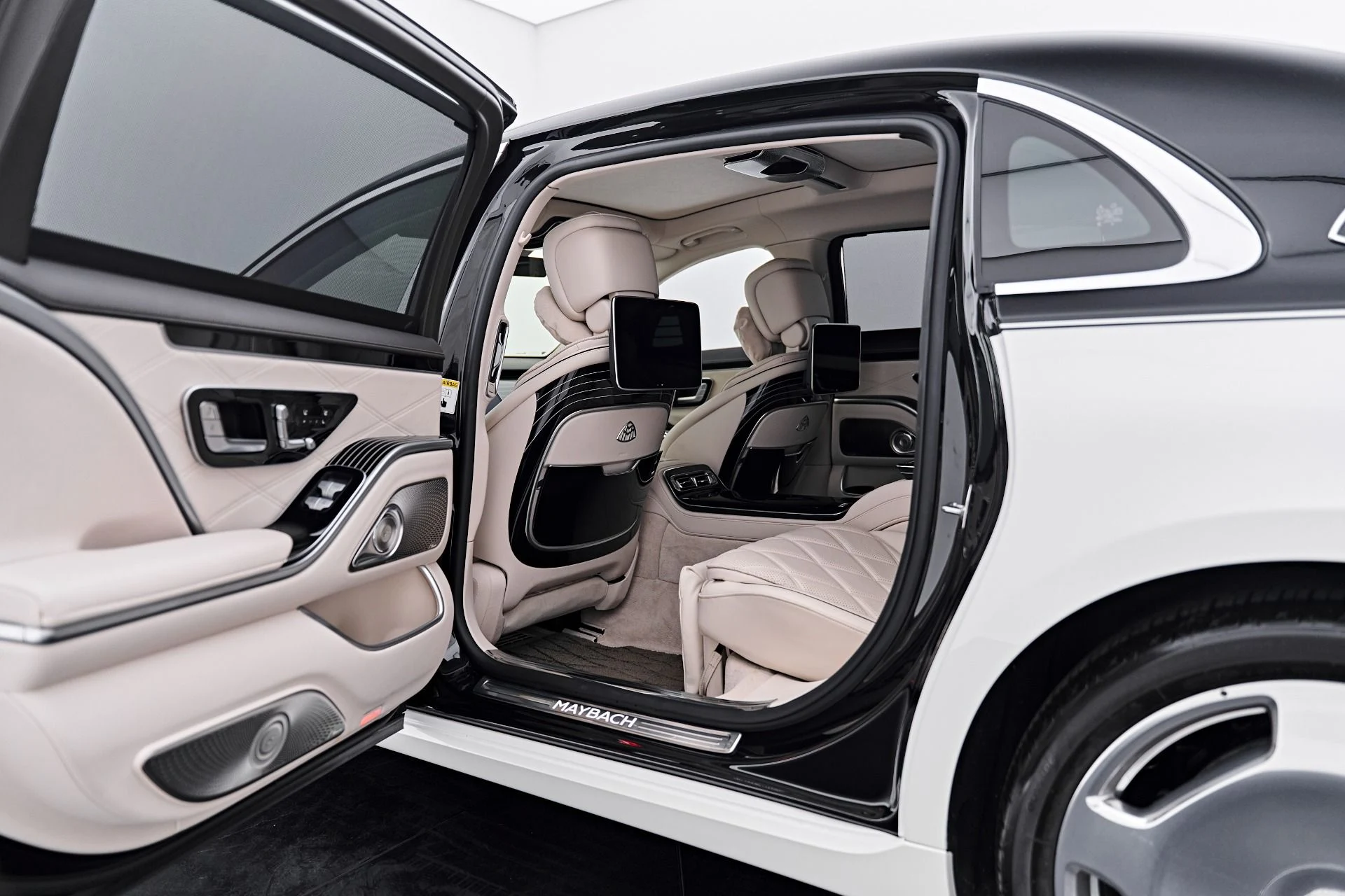 mph032_1021111053_Used_2023_Mercedes_Benz_S_Class_Maybach_S_680_1790207180_188db2b066
