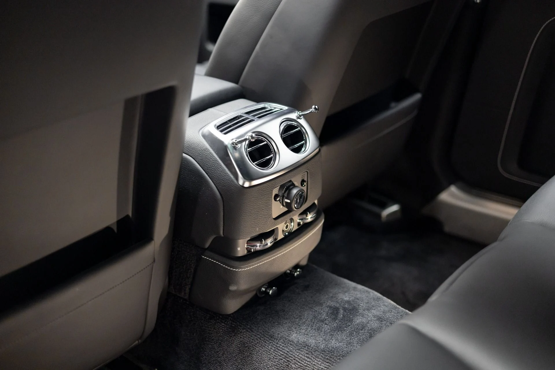 mph032_1044797012_Used_2015_Rolls_Royce_Ghost_1760219601_4f70856c9e