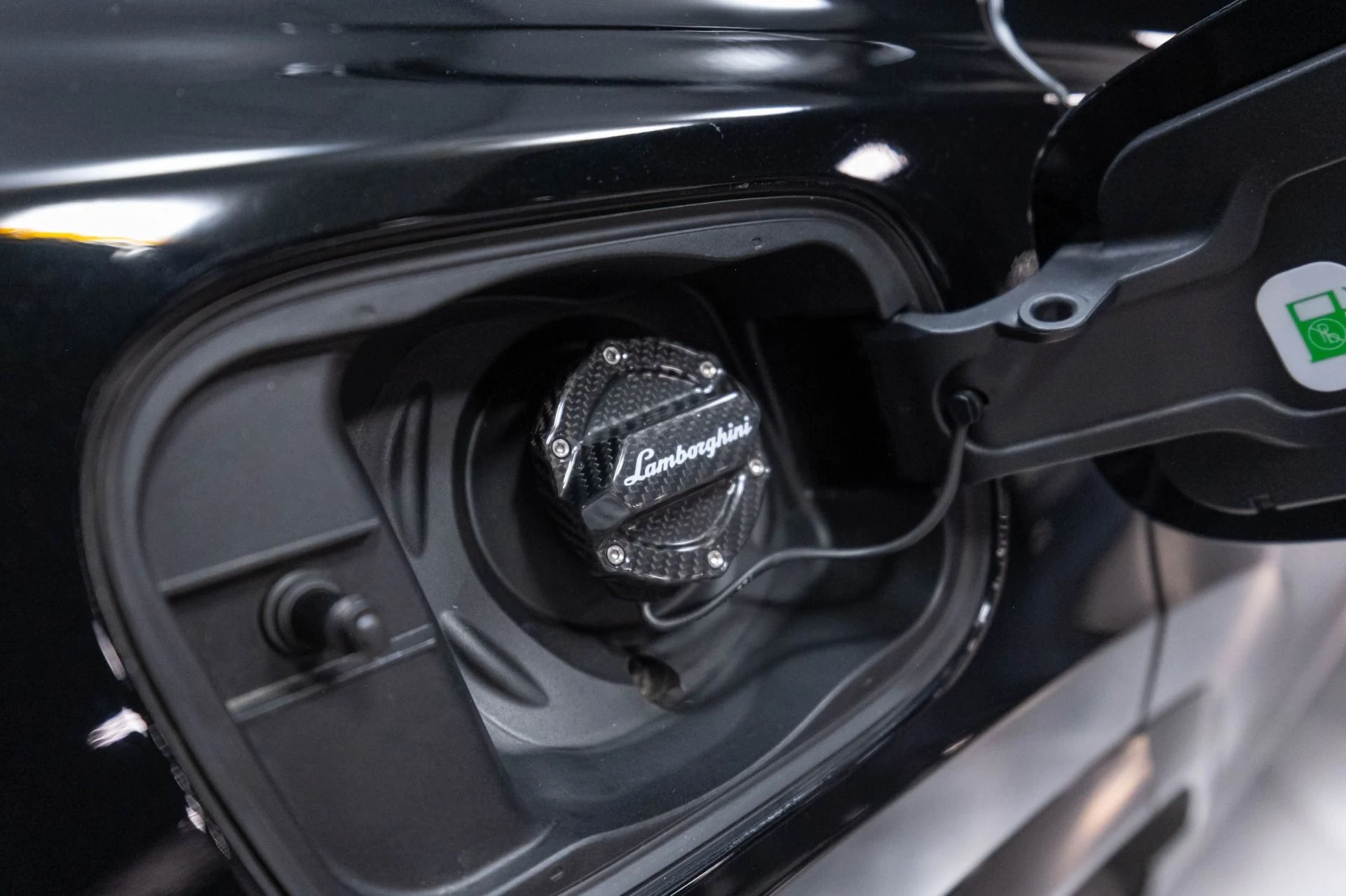 mph032_1049841200_Used_2019_Lamborghini_Urus_1786985122_de0aa6293f
