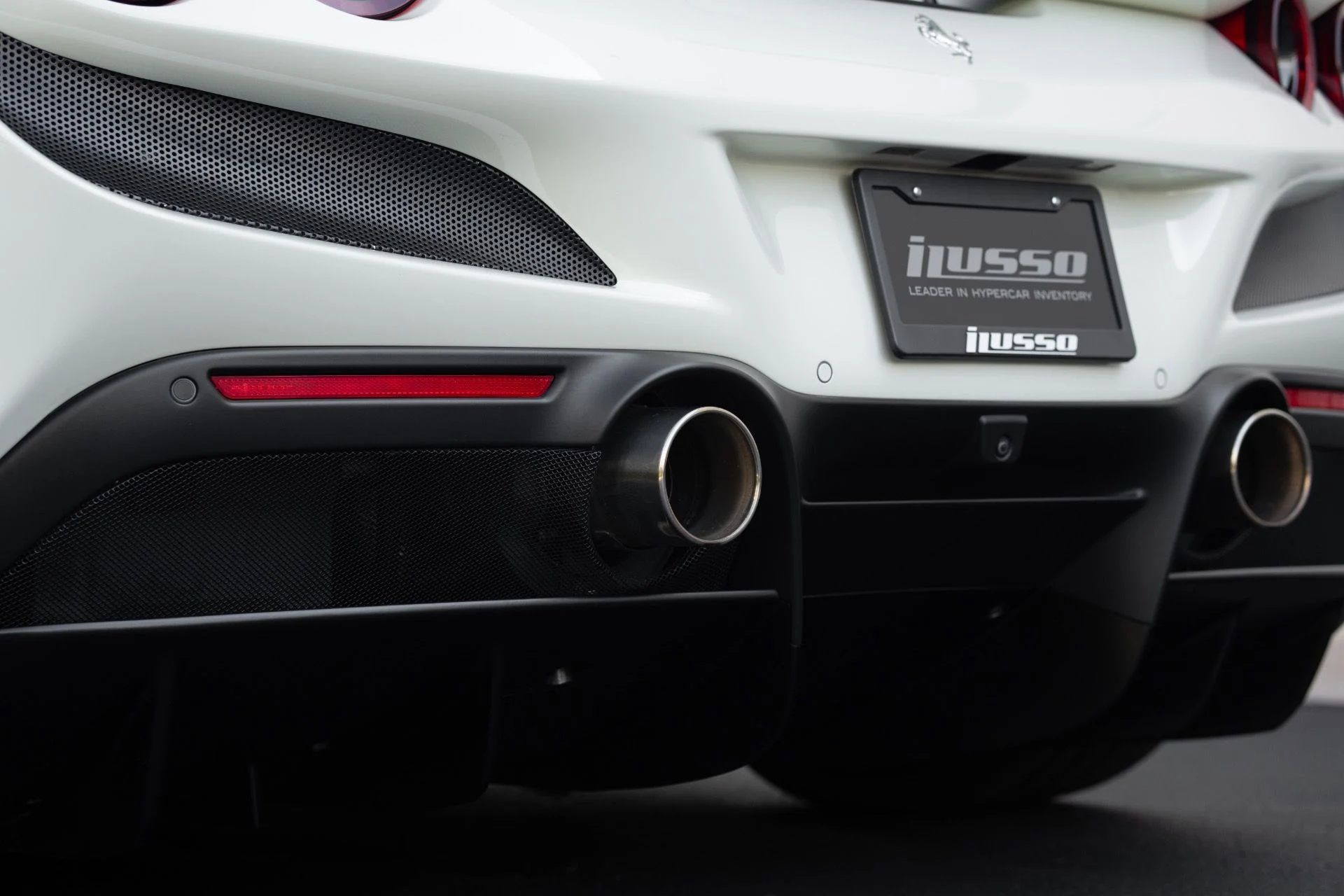 mph032_1051843173_Used_2021_Ferrari_F8_Tributo_1763762778_404c945cb0