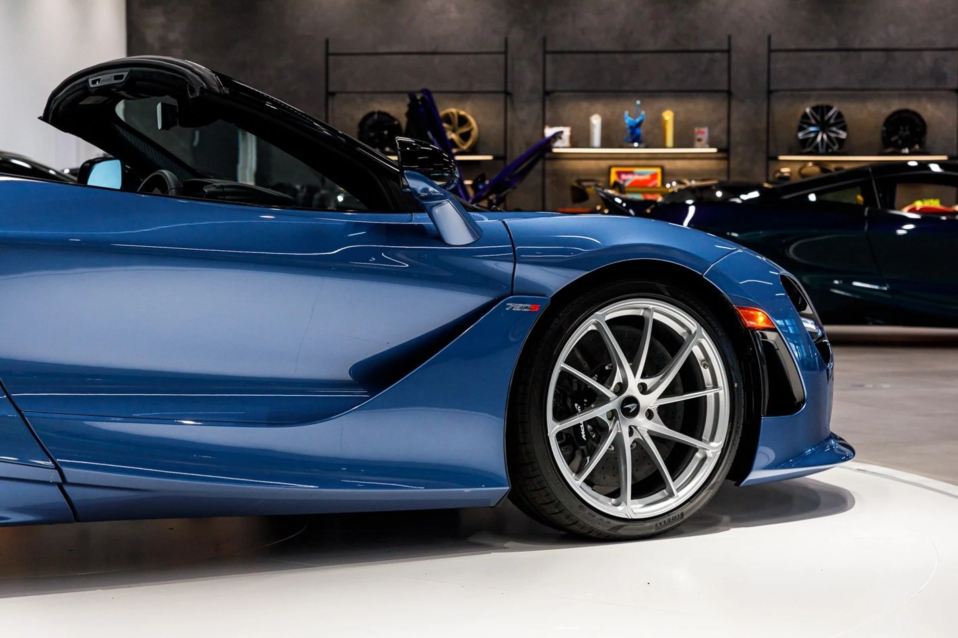 mph032_1057109890_650_p33_l_63a4db280e