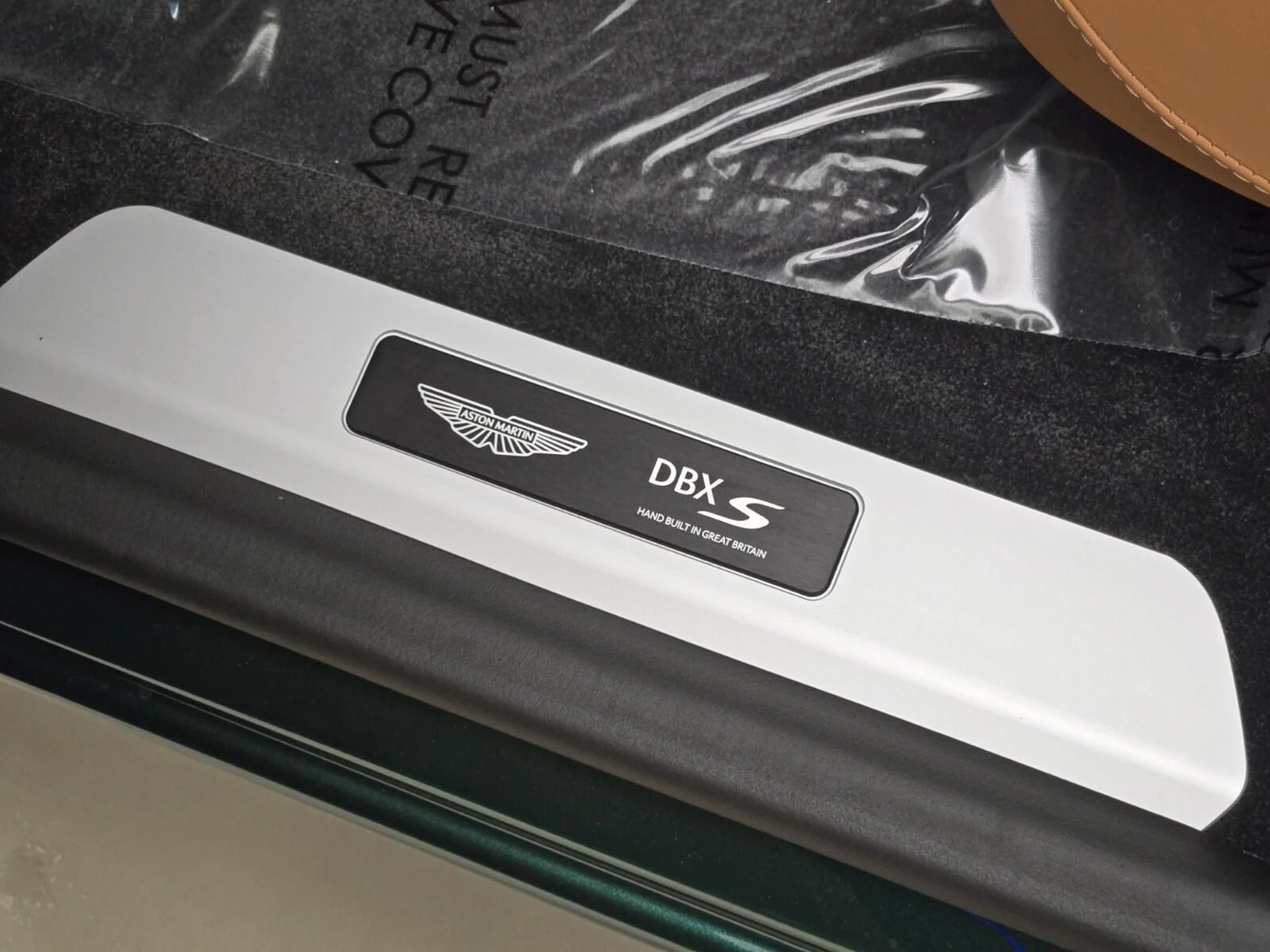 mph032_1064460153_New_2026_Aston_Martin_DBX_1767680348_f9e4f46d6c