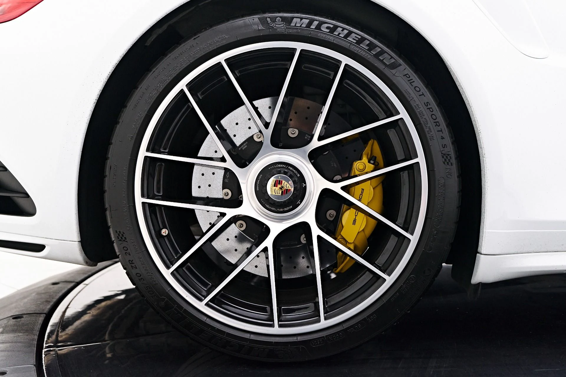 mph032_1066675060_Used_2019_Porsche_911_Turbo_S_1755714959_7f8960c46a
