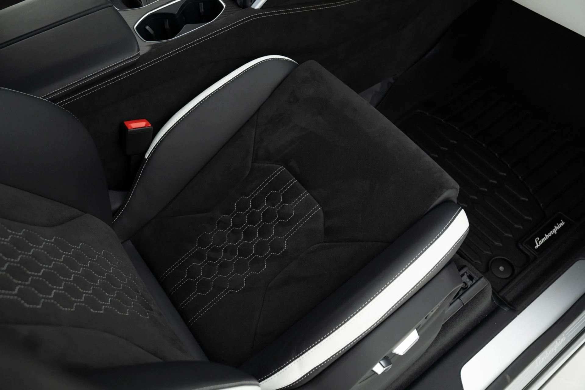 mph032_1072745844_Used_2024_Lamborghini_Urus_S_1777580742_33a38cdbff