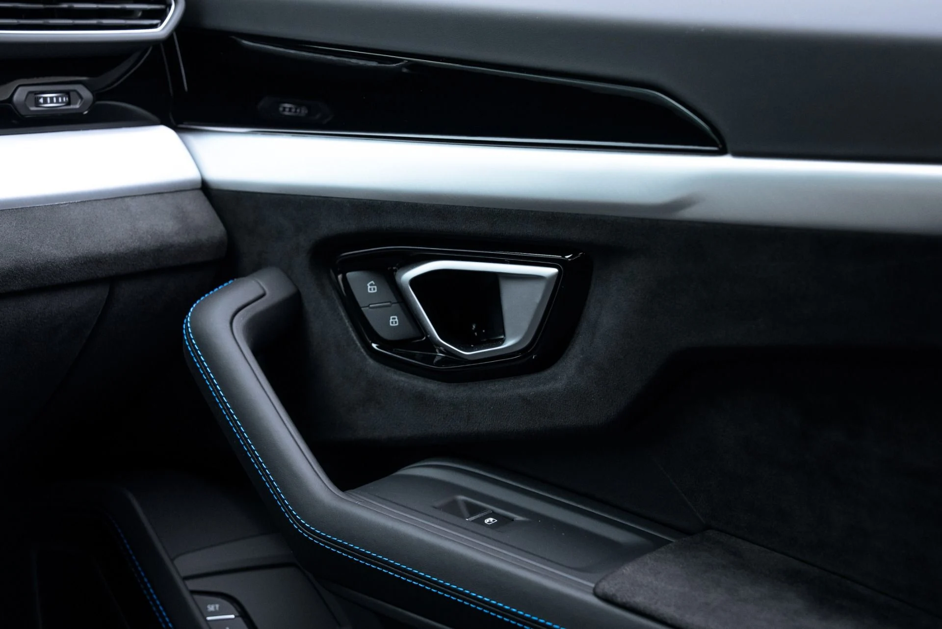 mph032_1078834640_Used_2024_Lamborghini_Urus_S_1774974370_49a224d570