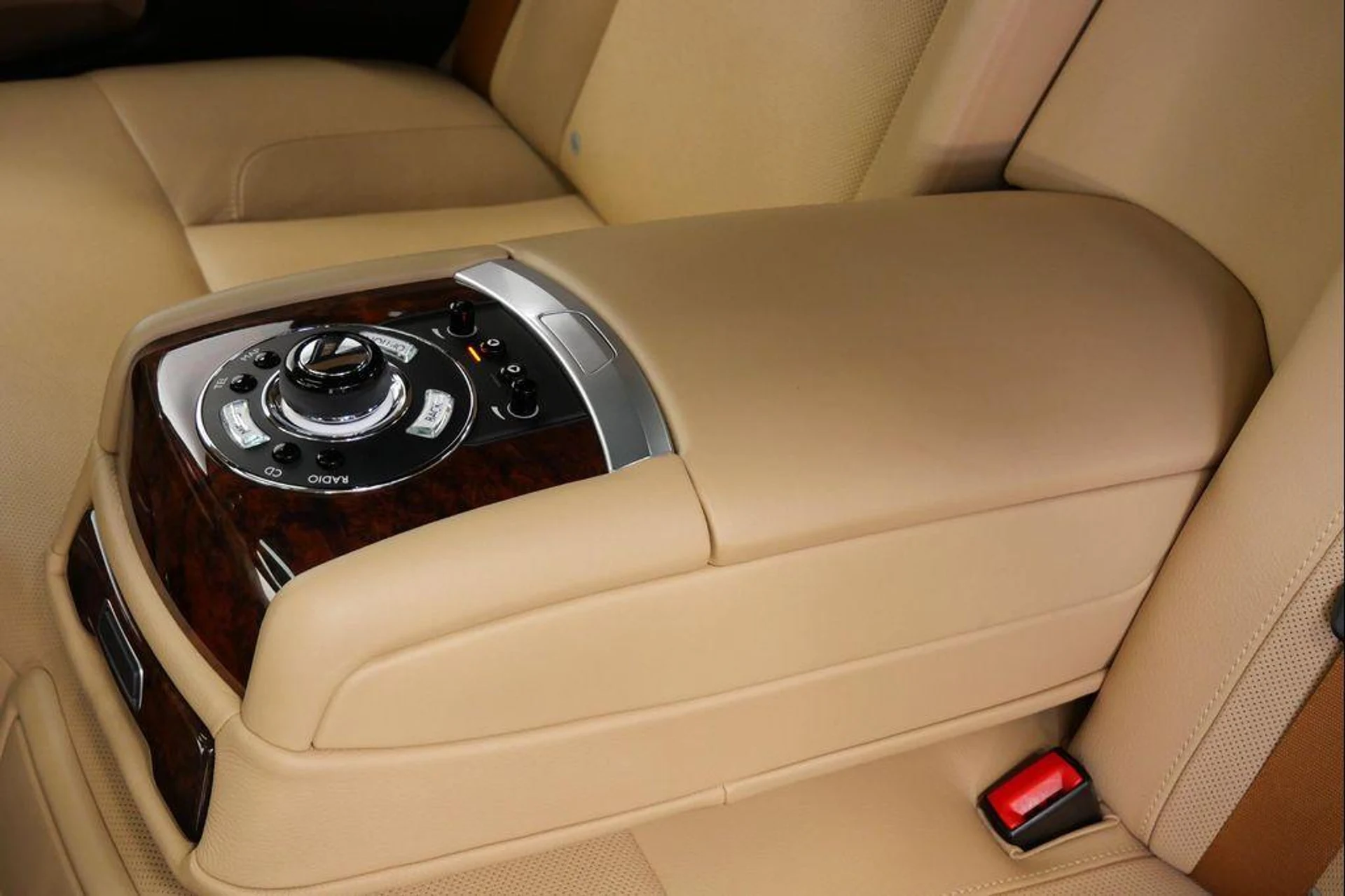 mph032_108339968_z_Iqg_Dx_Q9_U_uc_E_Es1_Ins0x_Eh_UM_E_672ac6efd9