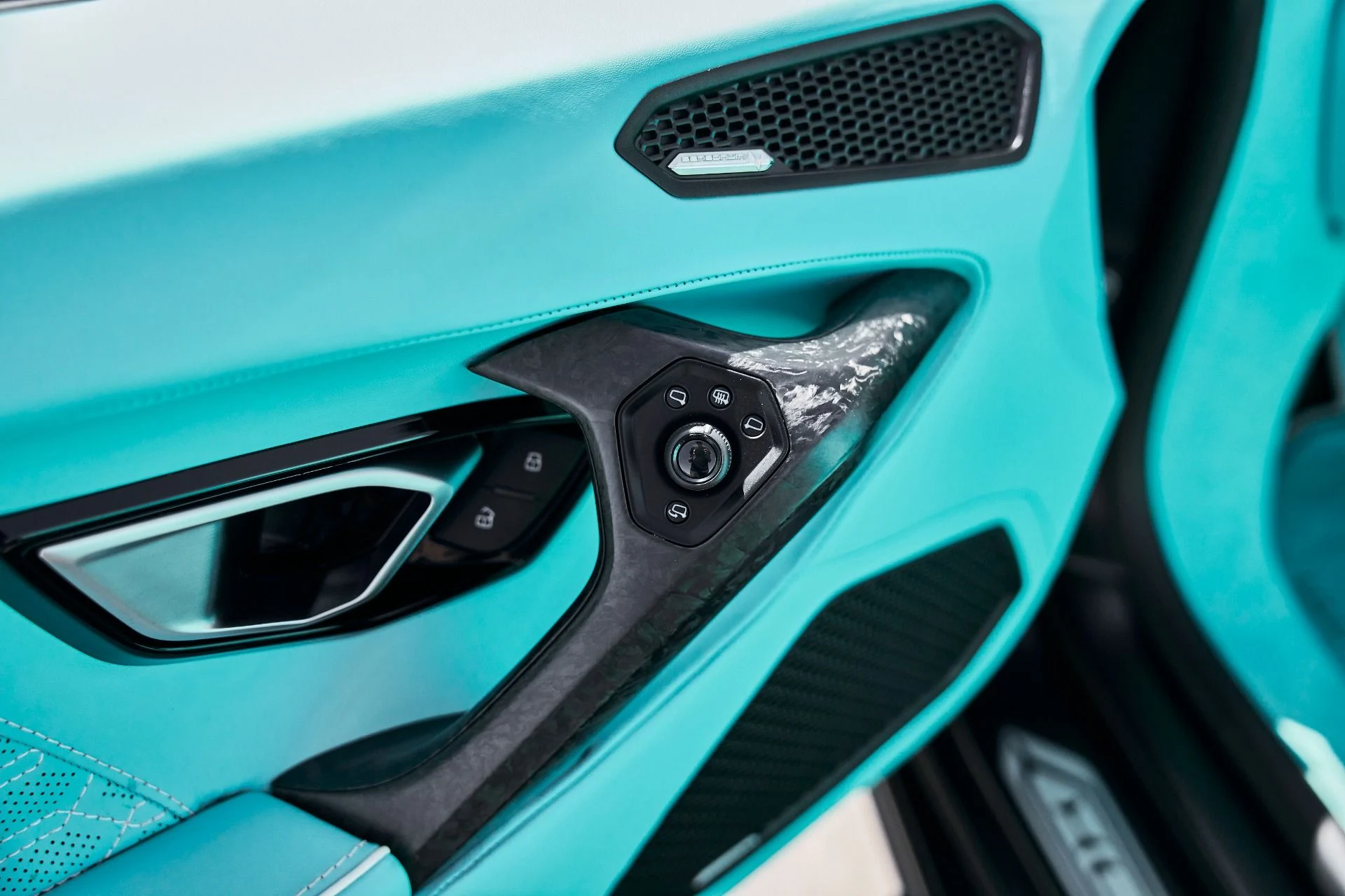 mph032_1084352442_Used_2022_Lamborghini_Huracan_EVO_Base_1779498767_3e0ea77da5