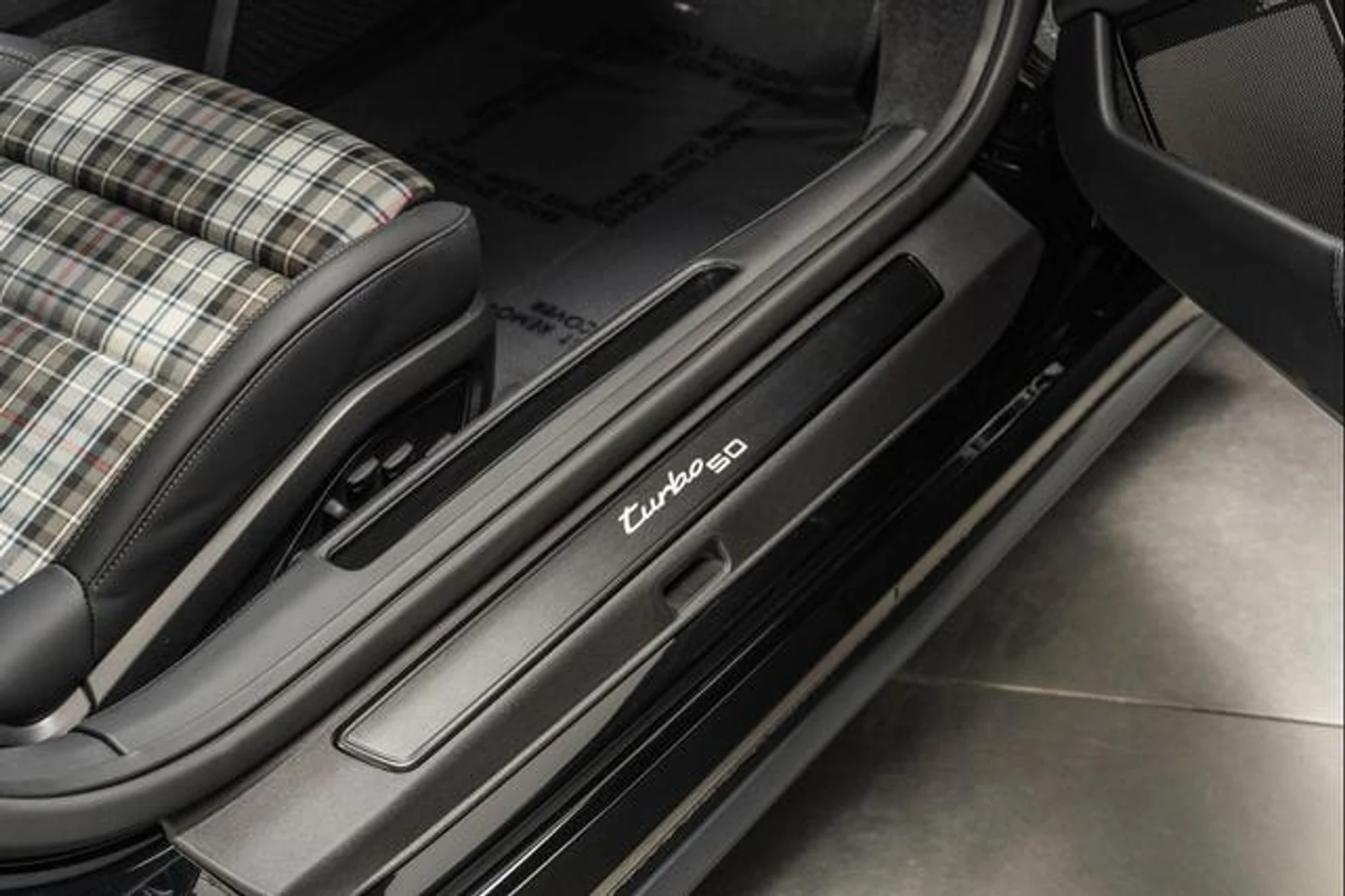 mph032_1090155468_dp3z_K2xo_Cc_L2s1_Zls8n_AA_Uay_C_Vs_eb833ea85f