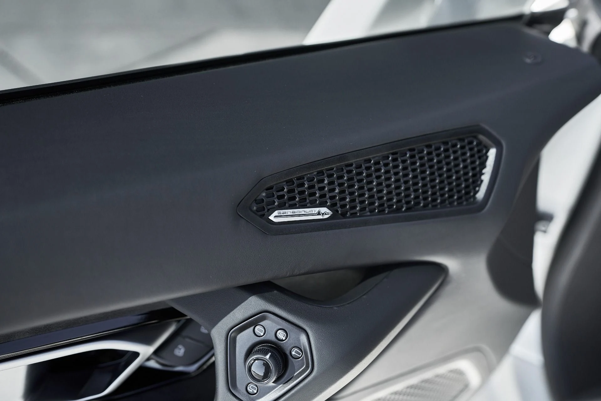 mph032_1093014796_Used_2022_Lamborghini_Huracan_EVO_Base_1761947376_9bbfec4a32