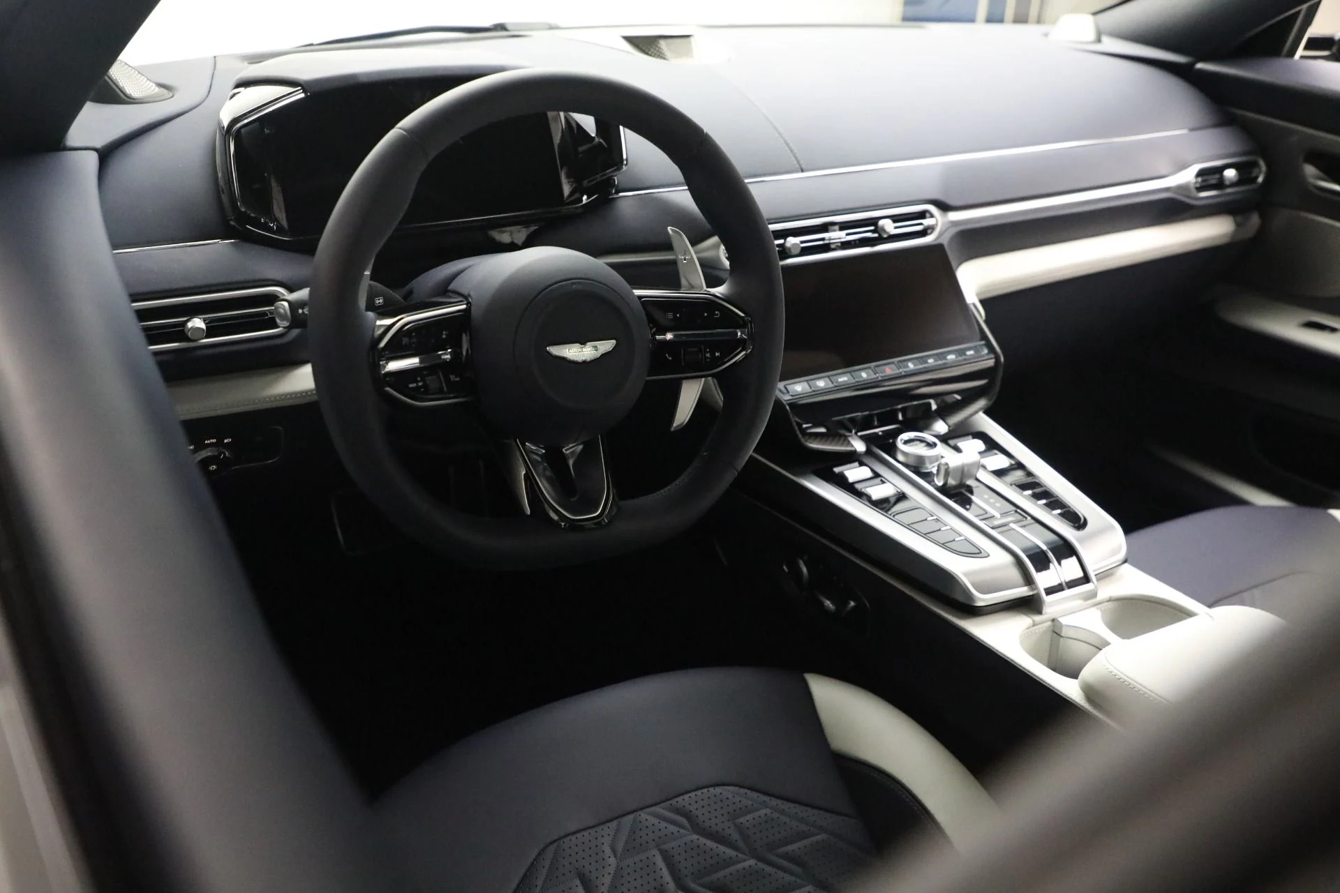 mph032_1096081813_New_2025_Aston_Martin_Vanquish_1735676879_3281da7e48