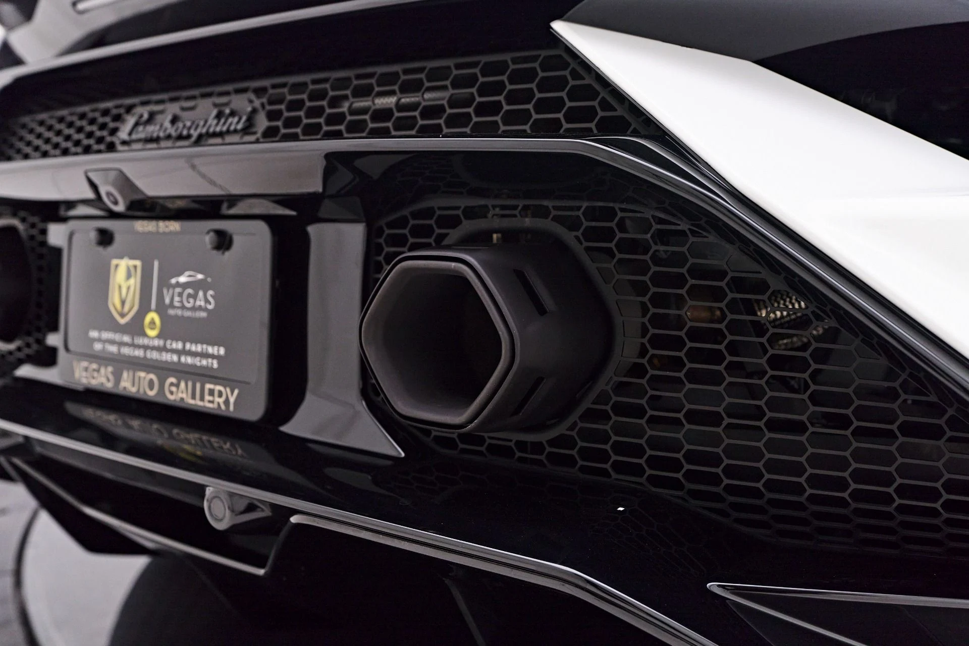 mph032_1105384425_Used_2023_Lamborghini_Huracan_Tecnica_Base_1750384074_ddffb55b39