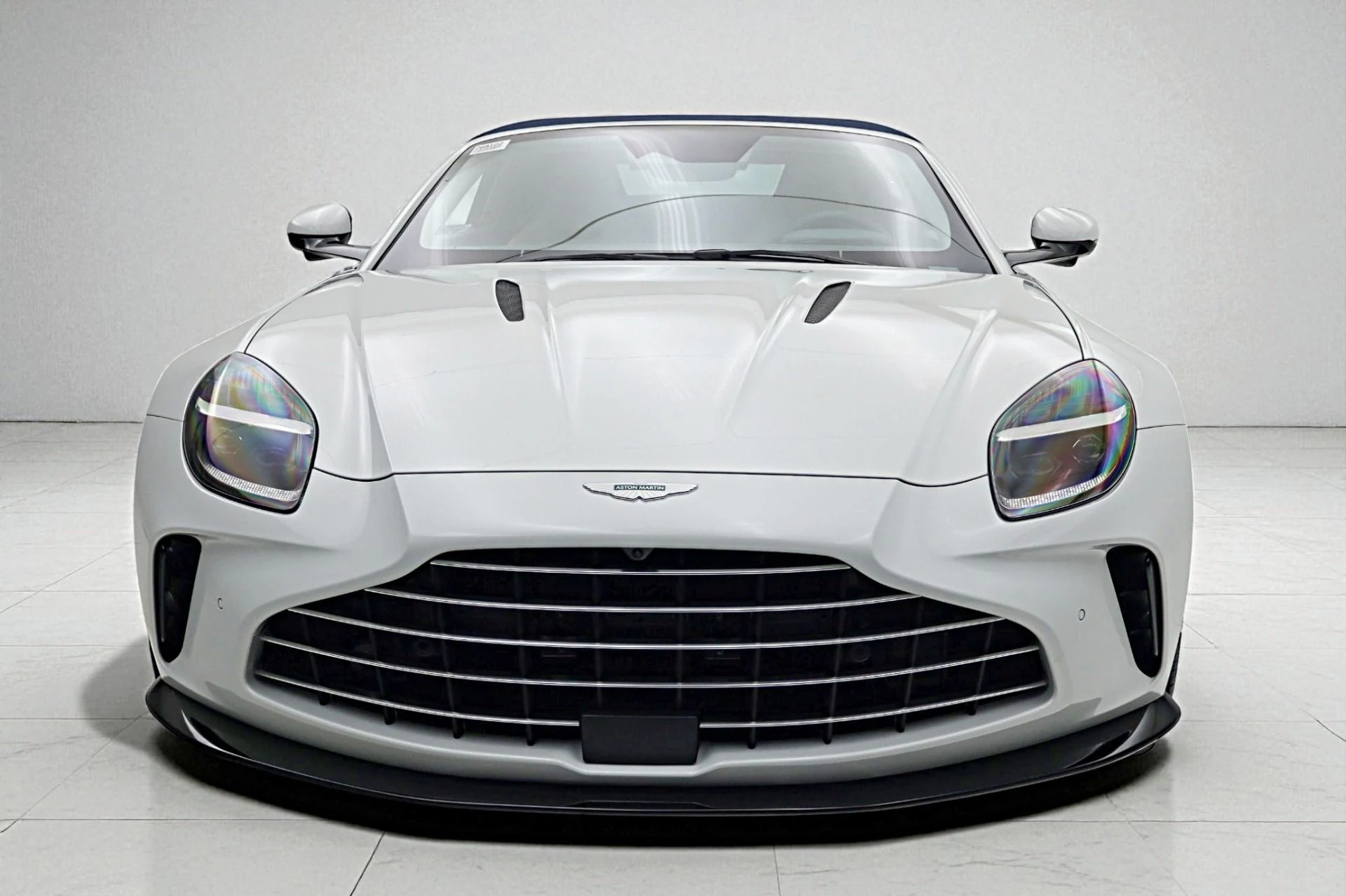 mph032_1112135589_New_2026_Aston_Martin_Vantage_Roadster_a7da199b48