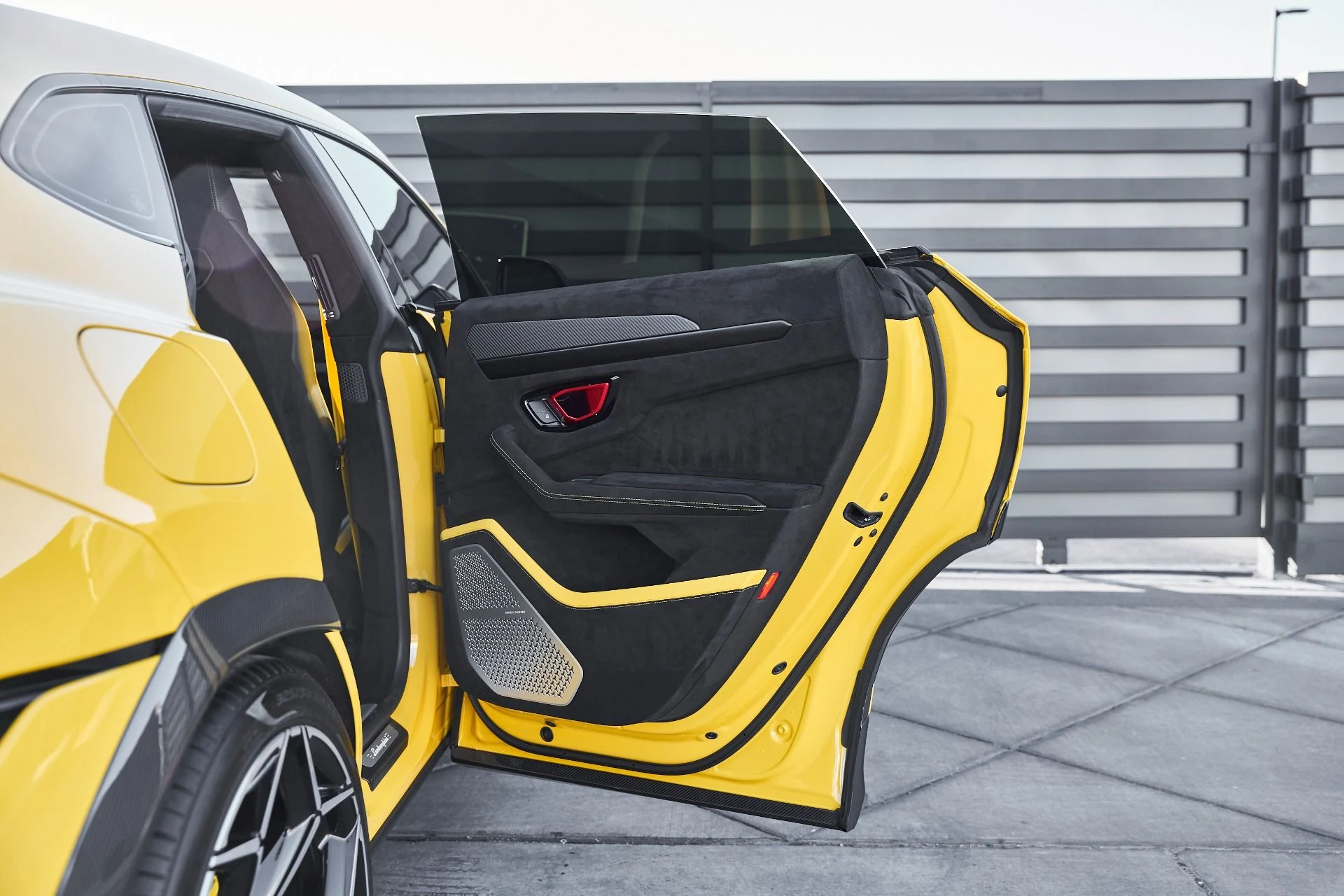 mph032_1113197423_Used_2024_Lamborghini_Urus_Performante_1768011586_c3be9f4a72