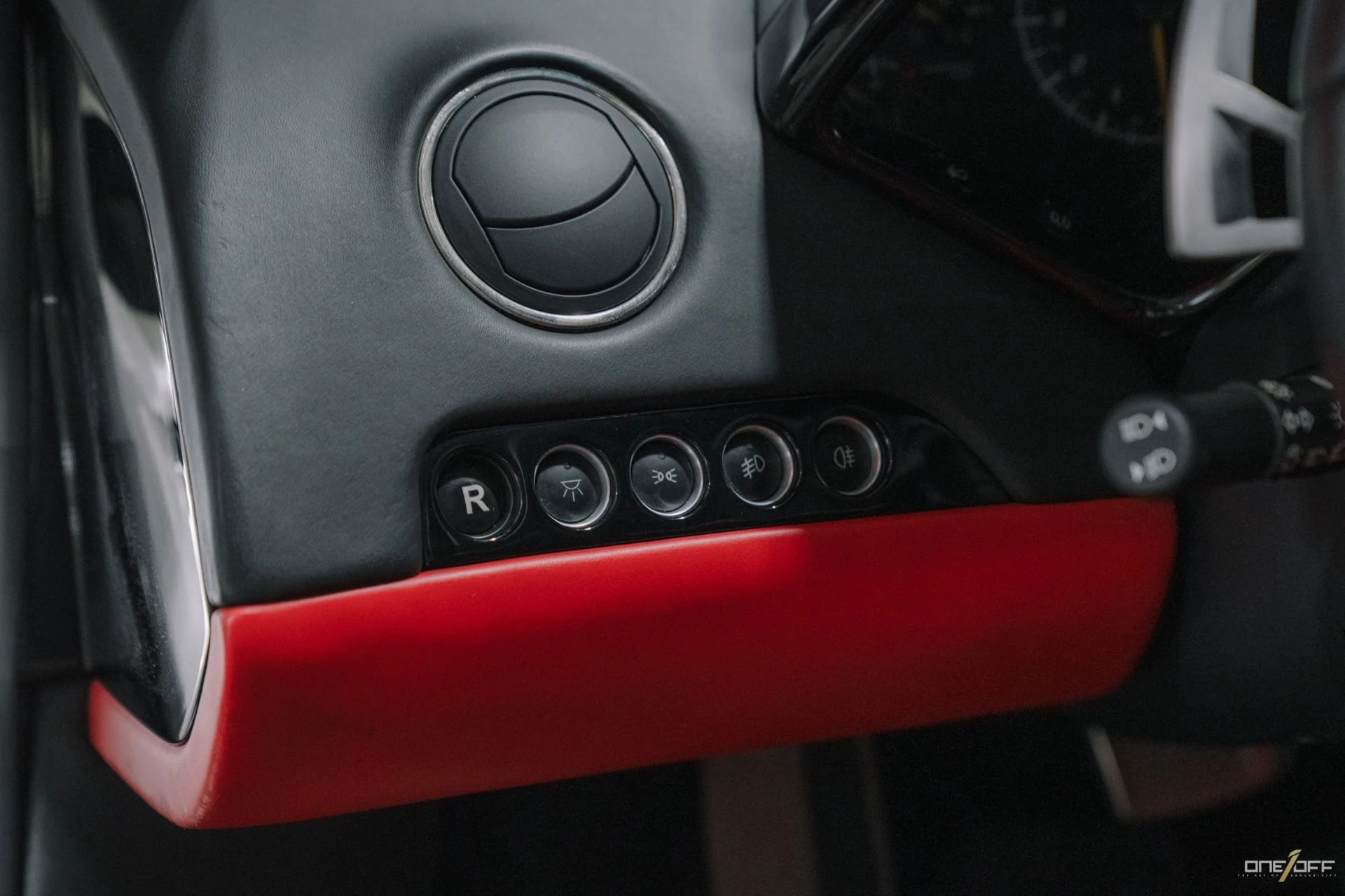 mph032_1118558824_Used_2009_Lamborghini_Murcielago_LP_640_in_Balloon_White_over_Red_Interior_w_Front_Lift_1754598771_57a3a33fdd