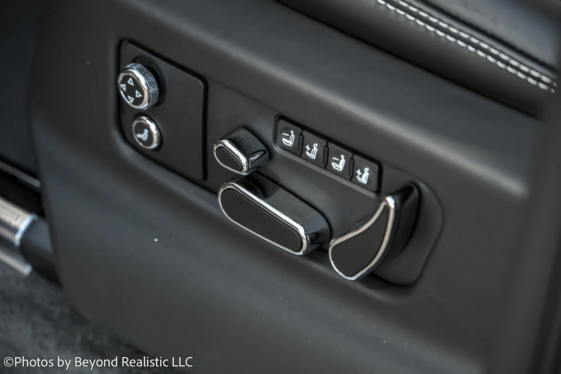 mph032_1123216531_Used_2024_Bentley_Bentayga_Azure_1762420106_b71ccd5927