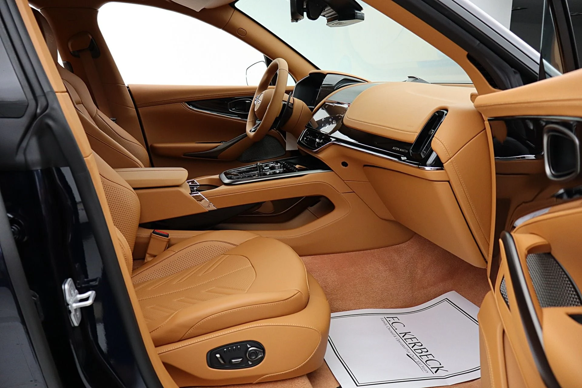 mph032_1123934379_New_2026_Aston_Martin_DBX_S_51b4623c23