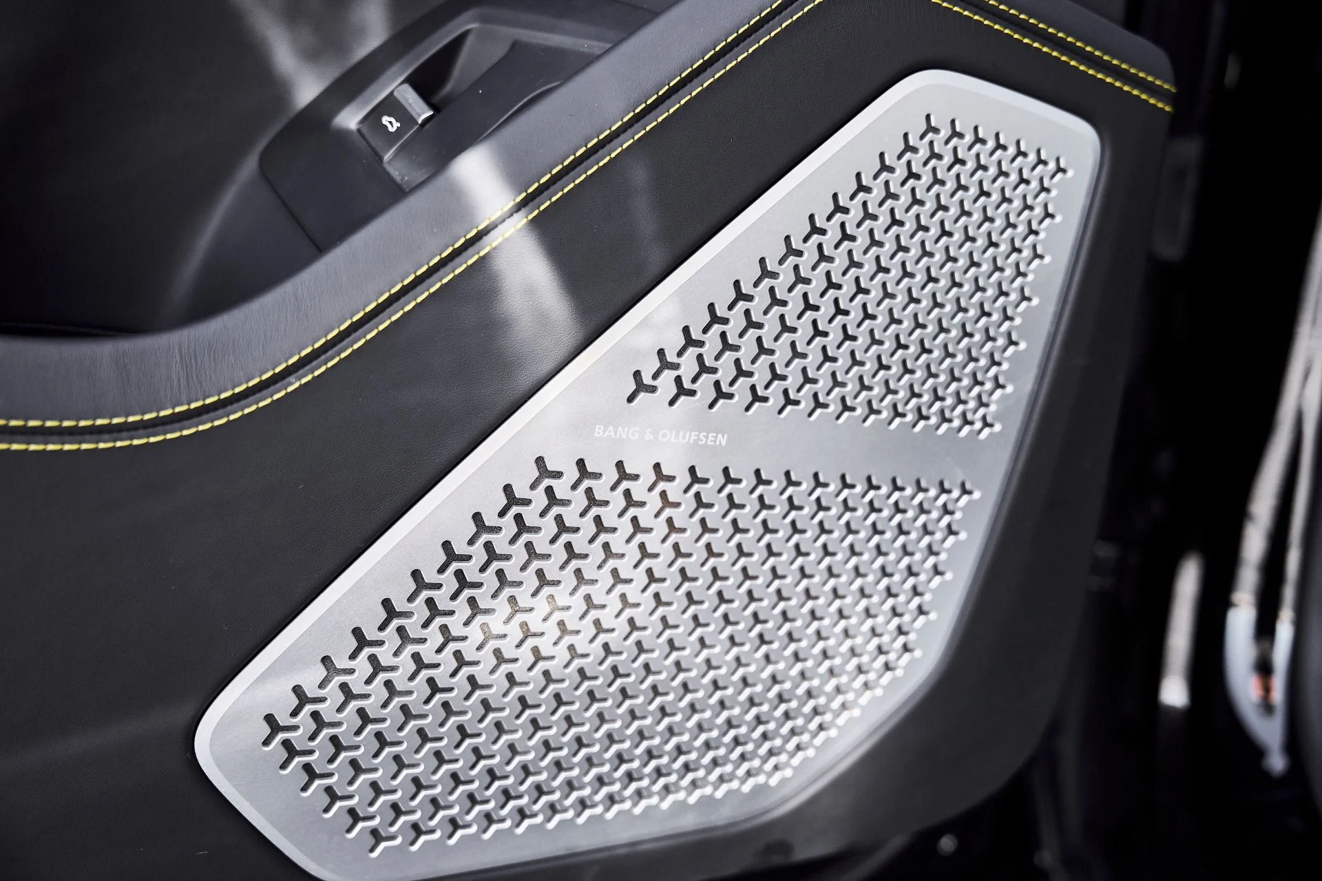 mph032_1130105156_Used_2024_Lamborghini_Urus_S_1780082867_7ab95a9635