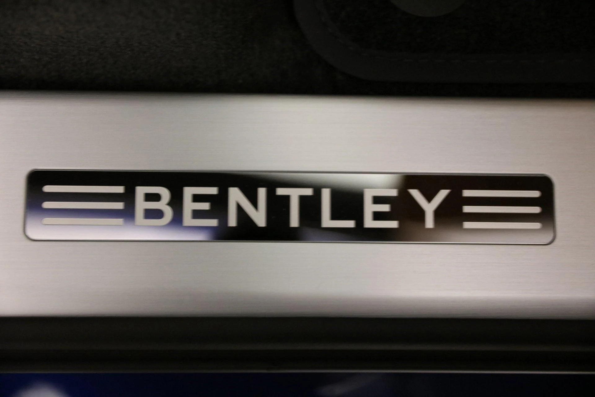 mph032_1133803320_Used_2022_Bentley_Bentayga_V8_1678278186_37e9719271