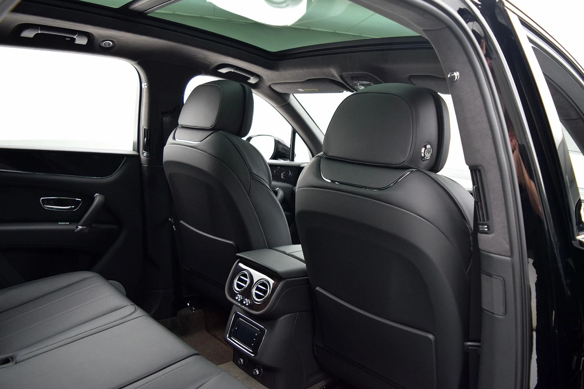 mph032_1135850792_Used_2019_Bentley_Bentayga_V8_c535d9a664