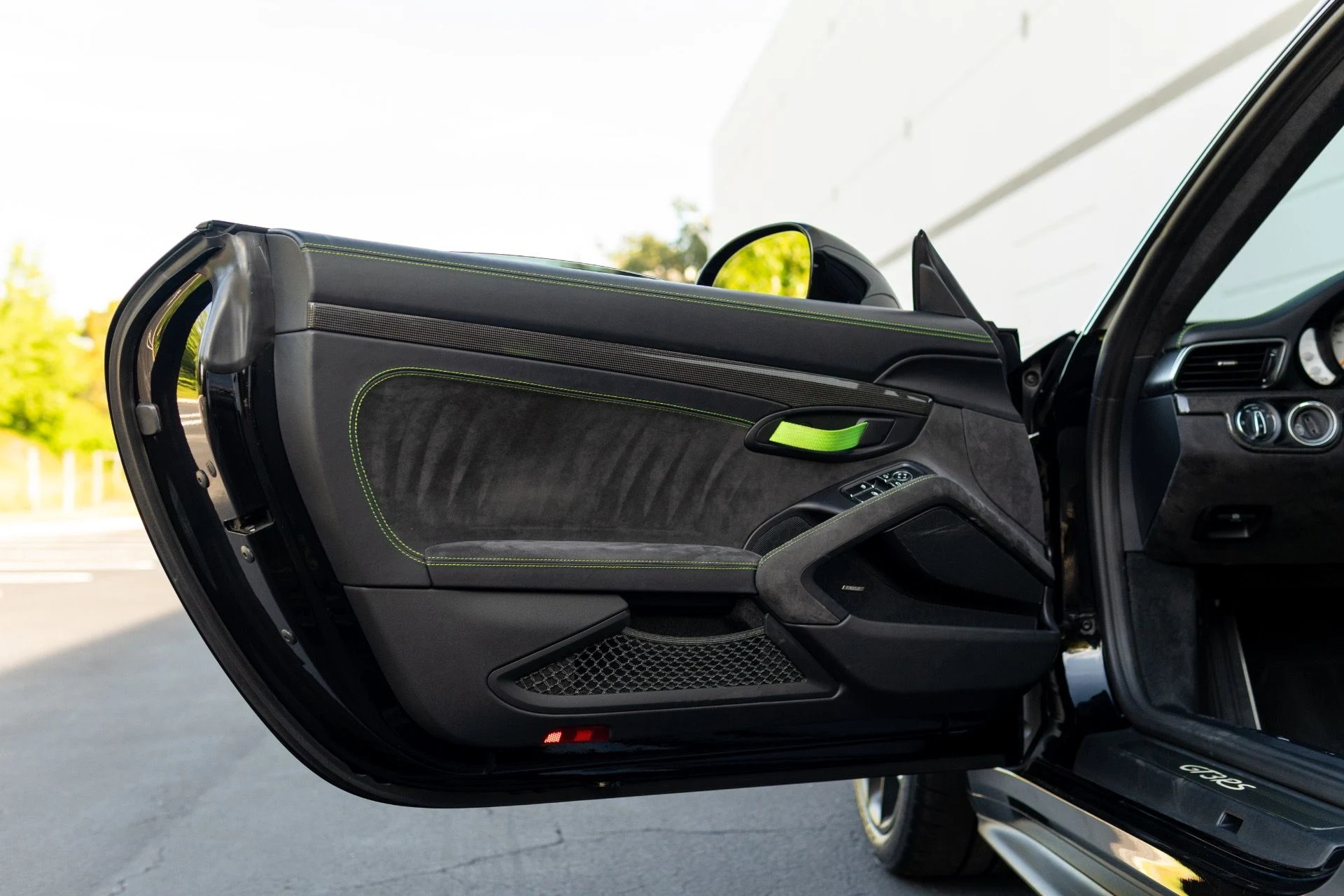 mph032_1138089281_Used_2019_Porsche_911_GT_3_RS_1765832694_cce67cc718