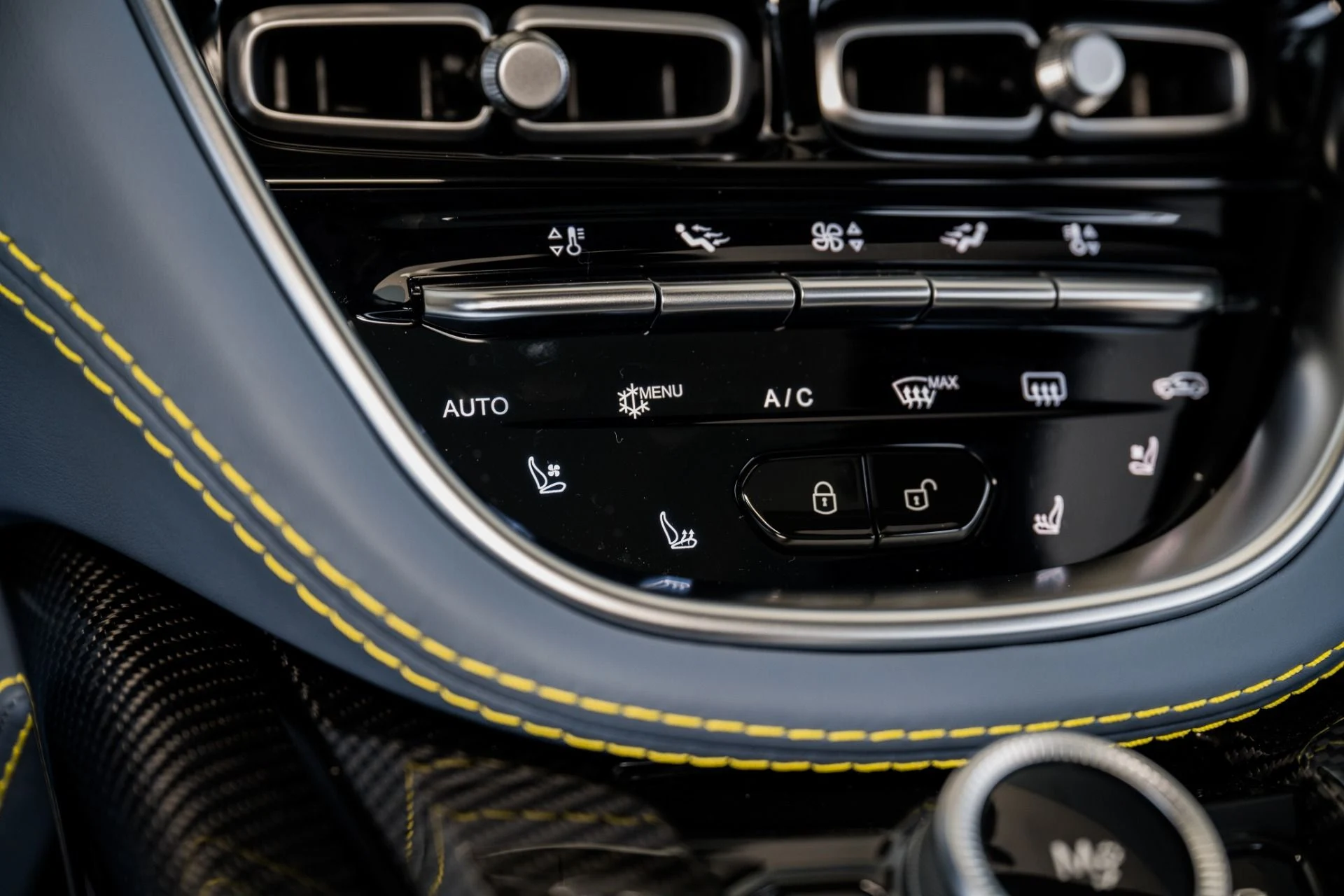 mph032_114389585_Used_2023_Aston_Martin_DBX_707_1728832242_f6aadfce89